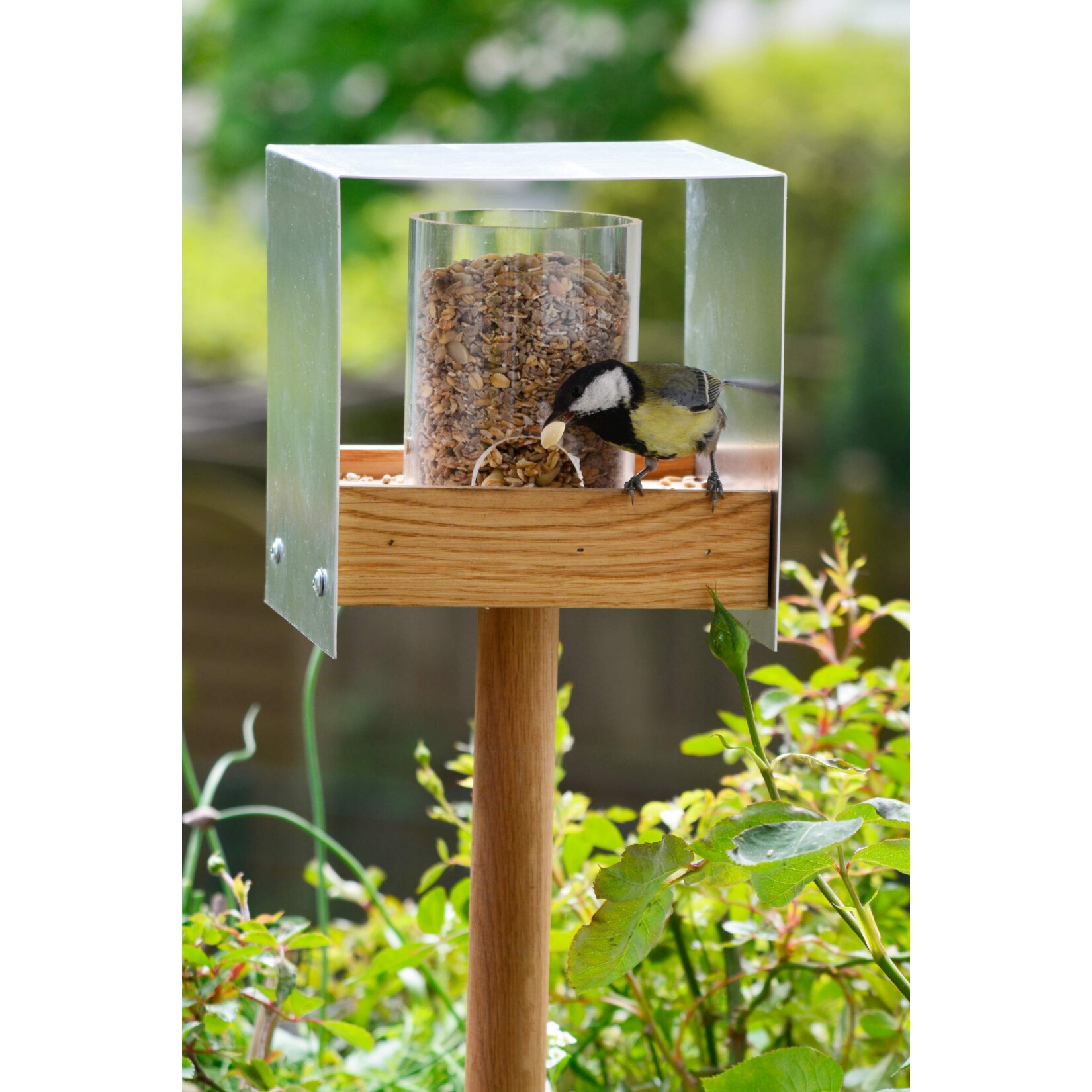 Futterhaus aus Eichenholz mit Aluminumdach und Futtersilo, inkl. Ständer | 04055894468609