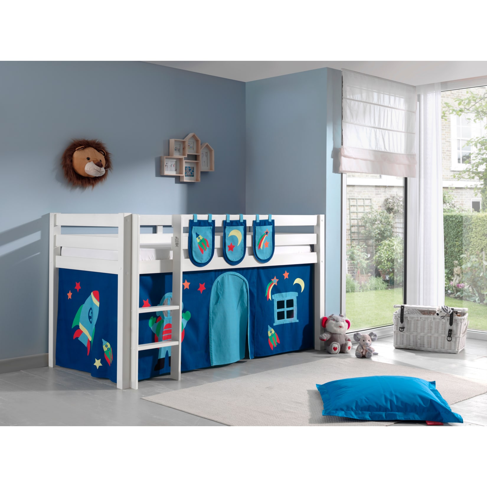 Vipack Spielbett Pino, Kiefer massiv wei&szlig; mit Vorhang und 3 Taschen - Dessin Astro - Bild 1
