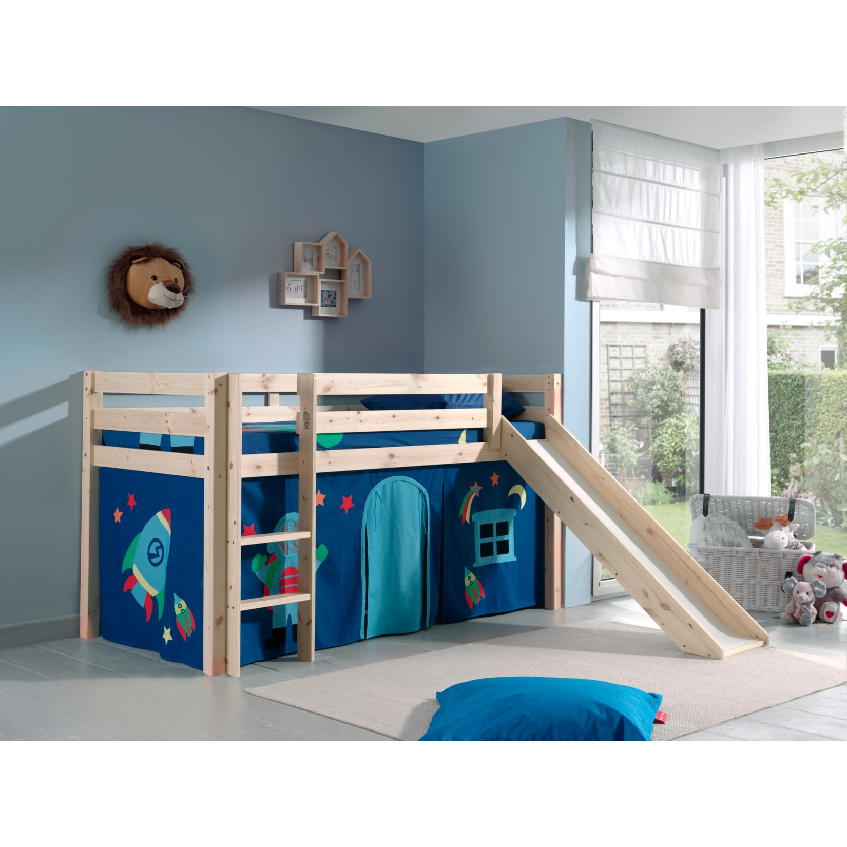 Vipack Spielbett Pino inkl. Rutsche, Kiefer massiv natur mit Vorhang - Dessin Astro - Bild 1