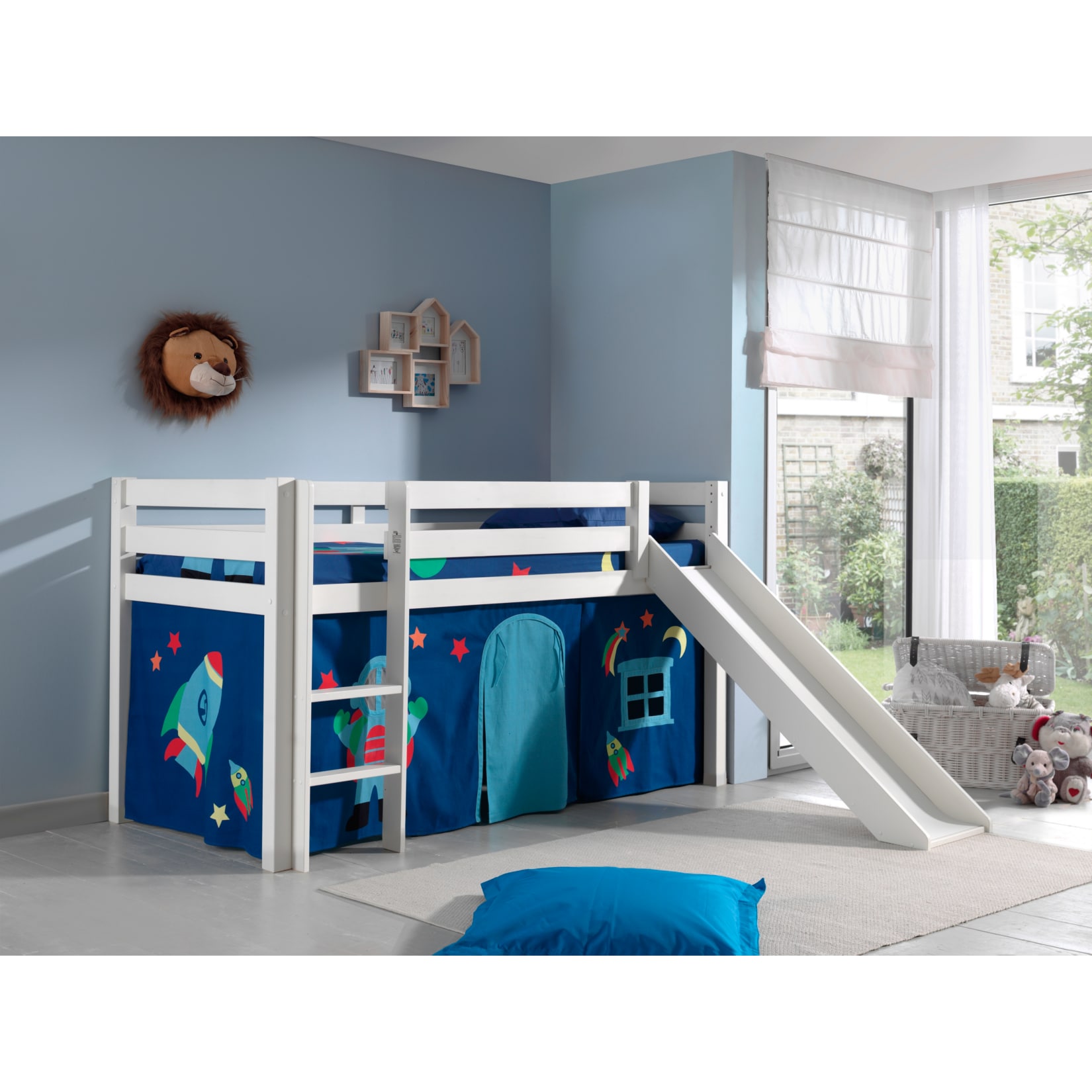Vipack Spielbett Pino inkl. Rutsche, Kiefer massiv wei&szlig; mit Vorhang - Dessin Astro - Bild 1