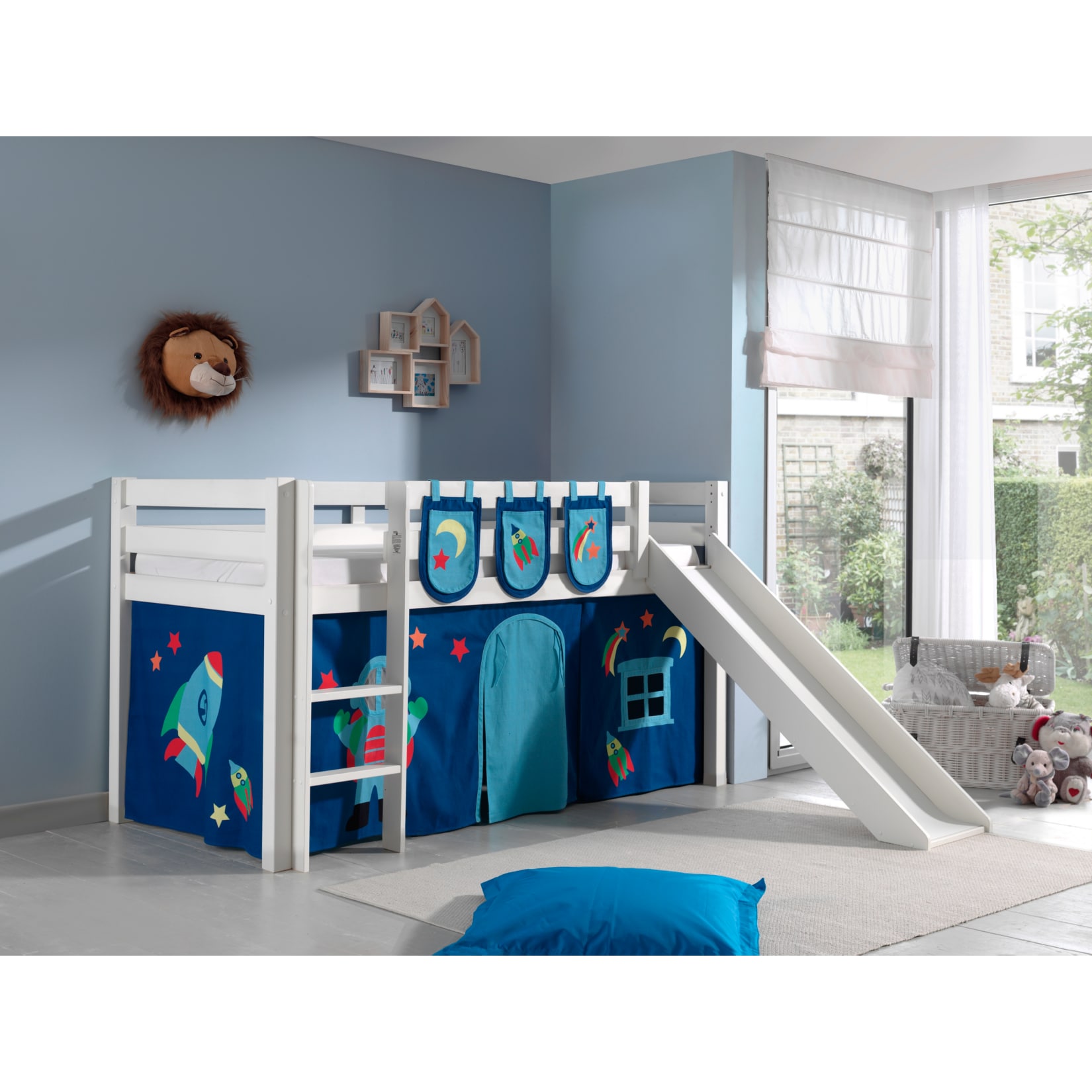 Vipack Spielbett Pino inkl. Rutsche, Kiefer massiv wei&szlig; mit Vorhang und 3 Taschen - Dessin Astro - Bild 1