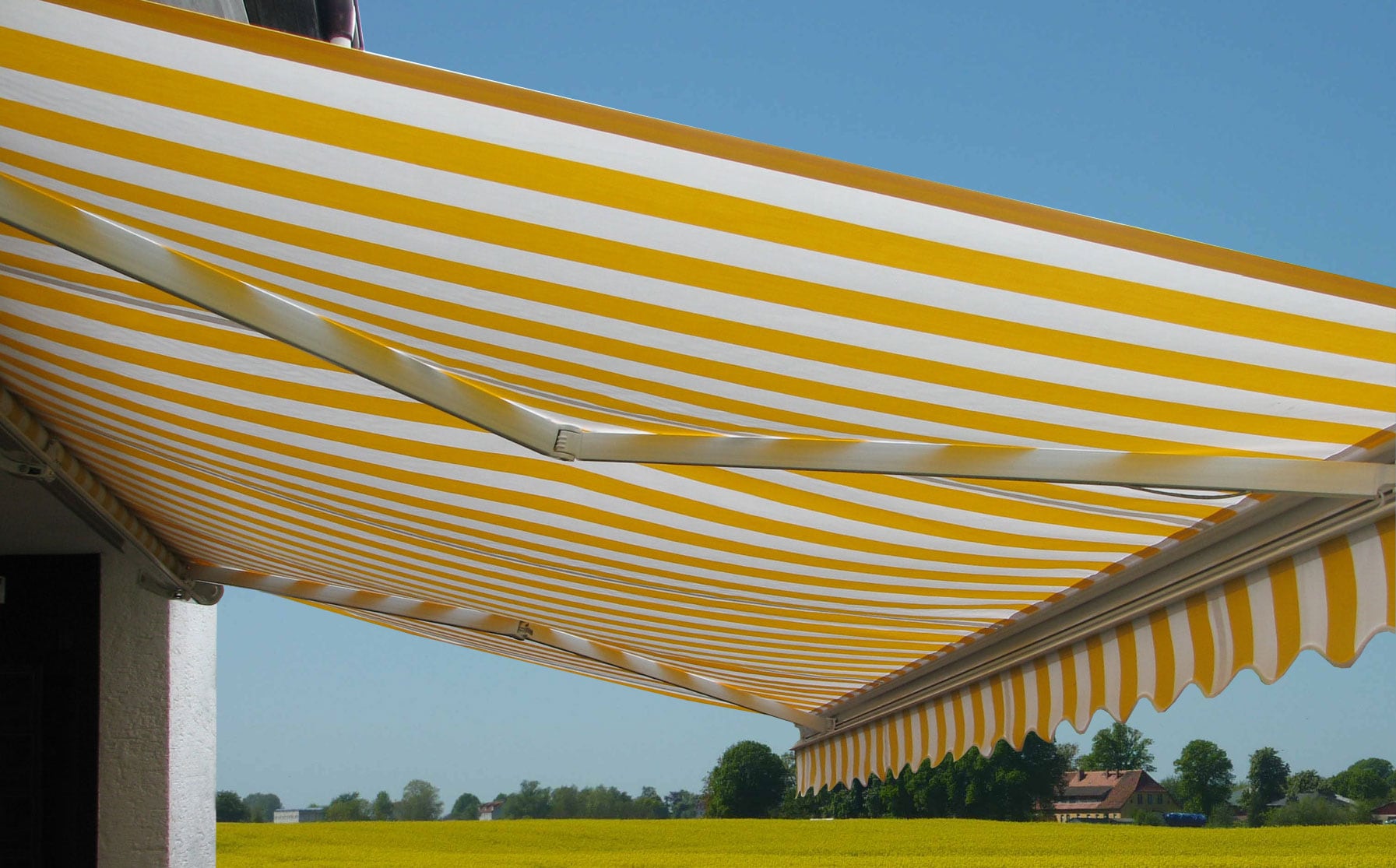 Elektrische Kassetten-Markise H124, Vollkassette Volant 5x3m ~ Polyester Gelb/Wei&szlig; - Bild 1