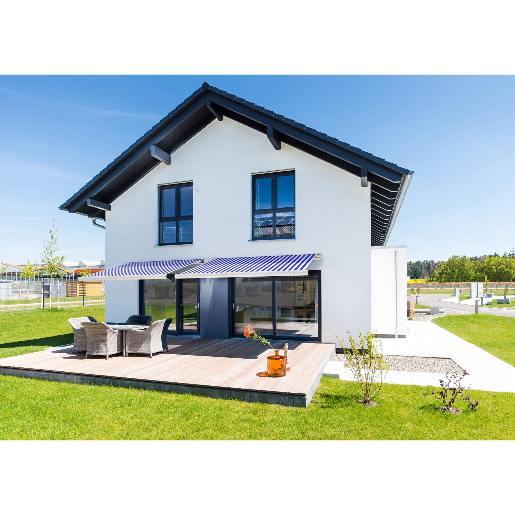 Home Deluxe LED-Vollkassettenmarkise Elos V2 inkl. Sensor, marineblau-wei&szlig; - 395 x 300 cm - Bild 1