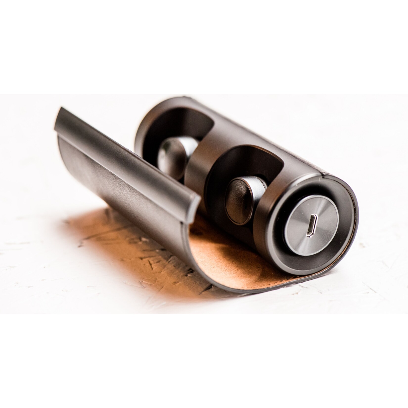 Lenco EPB-450 True Wireless In-Ear Bluetooth Kopfhörer inkl. Ledertasche | 08711902042426