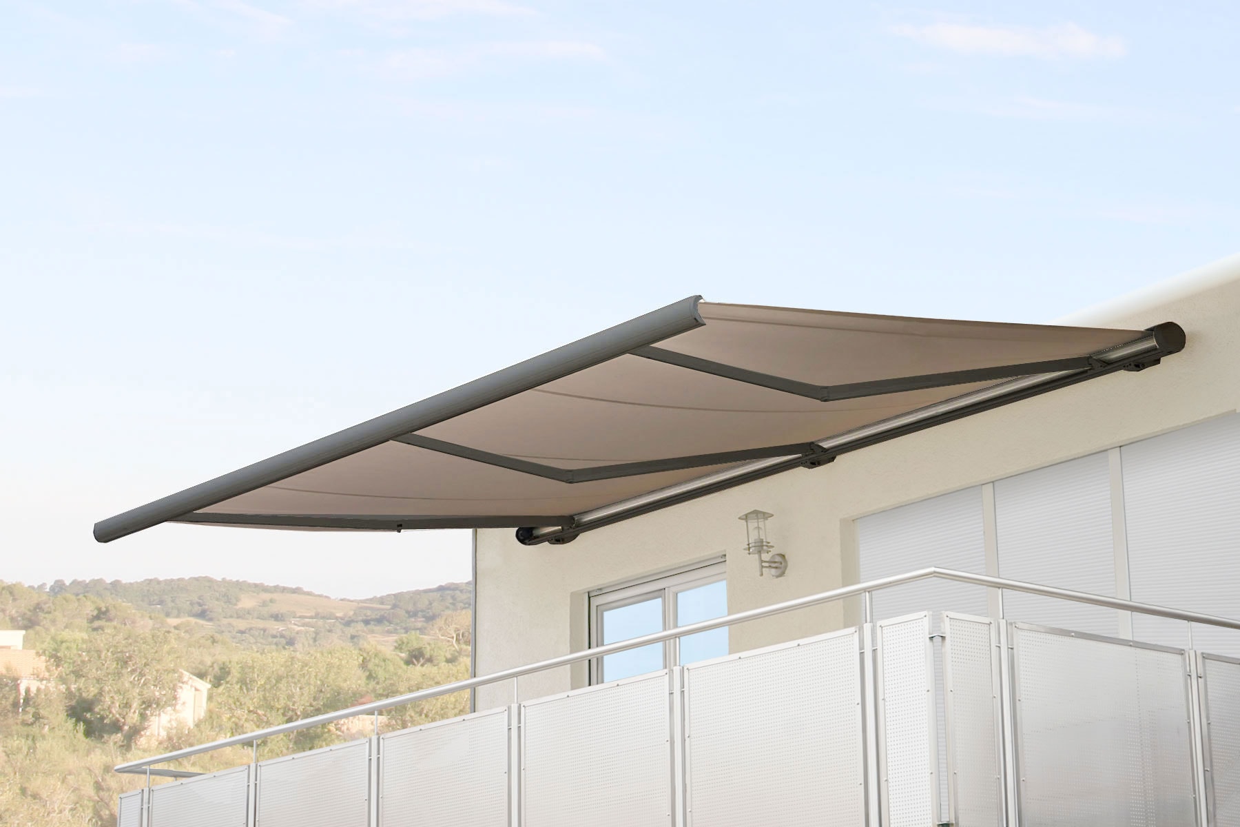 Elektrische Kassettenmarkise MCW-H27, Markise Vollkassette 6x3m ~ Polyester sand, Rahmen grau - Bild 1