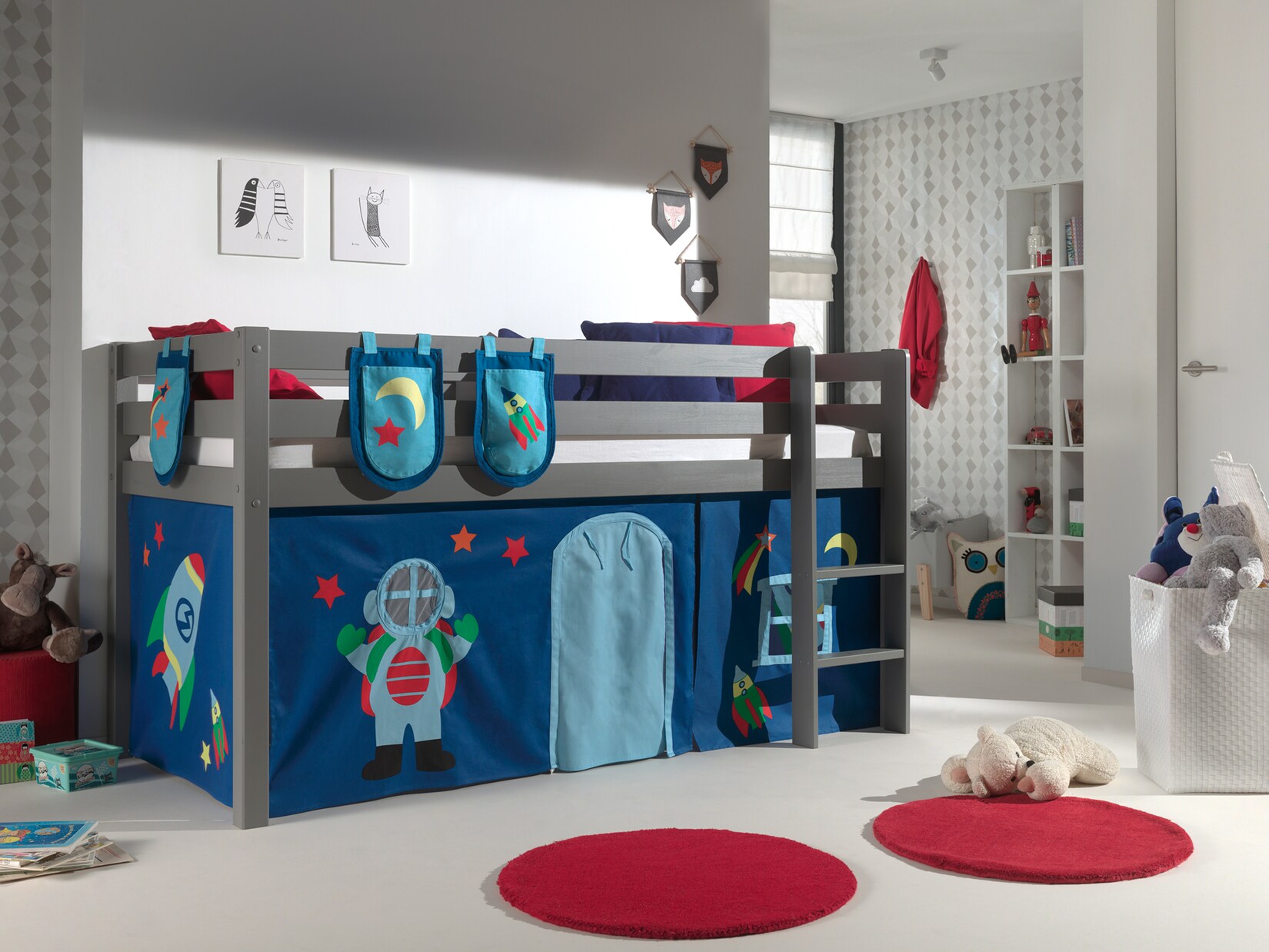 Spielbett Pino mit Textilset Vorhang und 3 Taschen versch. Designs | 05420070234597