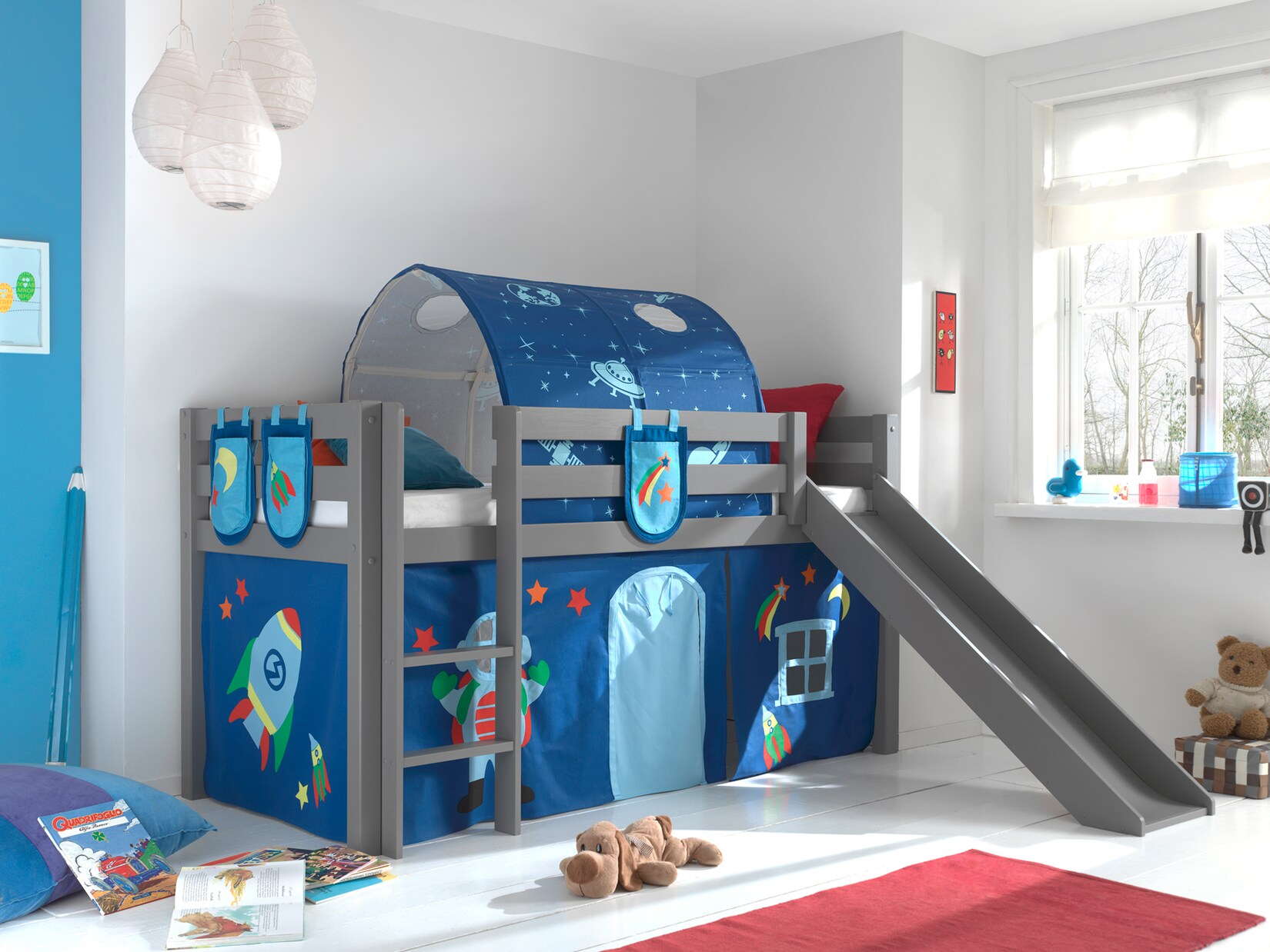 Spielbett Pino inkl. Rutsche mit Textilset Vorhang, Tunnel und 3 Taschen versch. Designs | 05420070234962