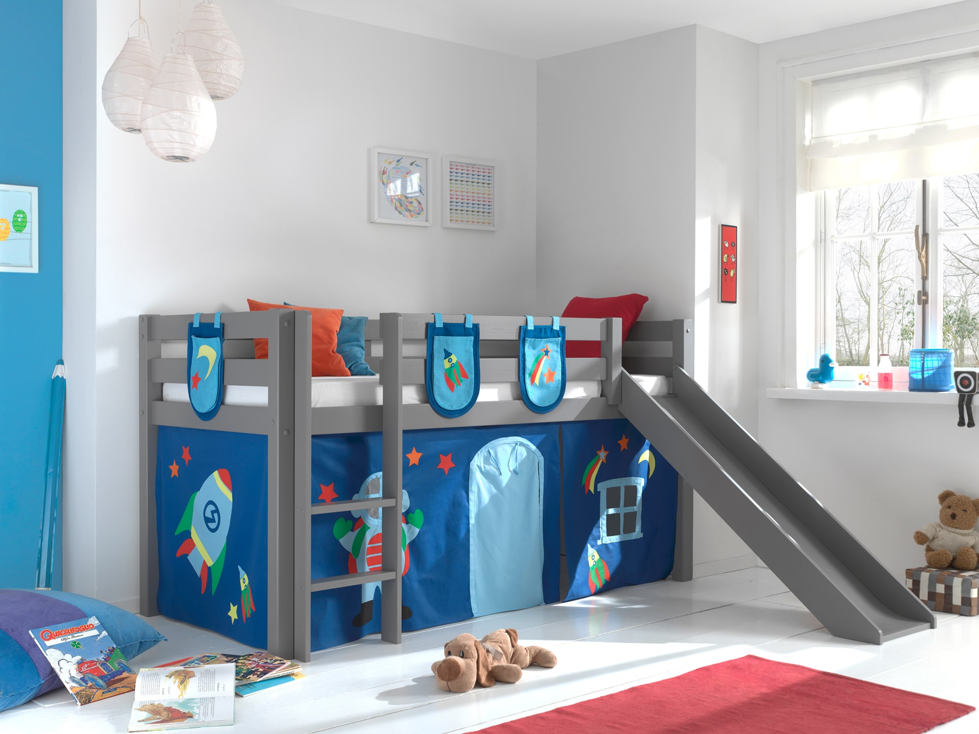 Spielbett Pino inkl. Rutsche mit Textilset Vorhang und 3 Taschen versch. Designs - Bild 1