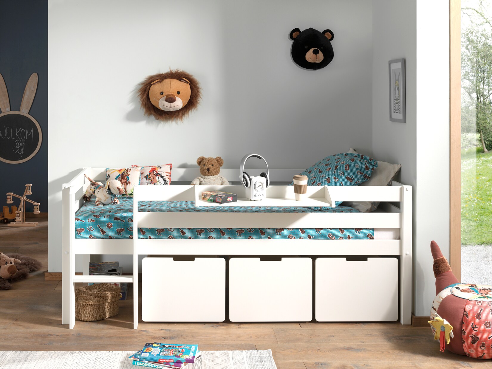 Kojen-Spielbett mit Liegefläche 90 x 200 cm, inkl. Leiter, Regal, Rolllattenrost und 3 Schubkästen, Kiefer und MDF weiß lackiert | 05420070239318