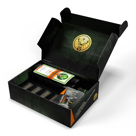 Jägermeister 35,0 % vol 1,75 Liter Geschenksbox mit 4 Shotgläsern und Partypumpe