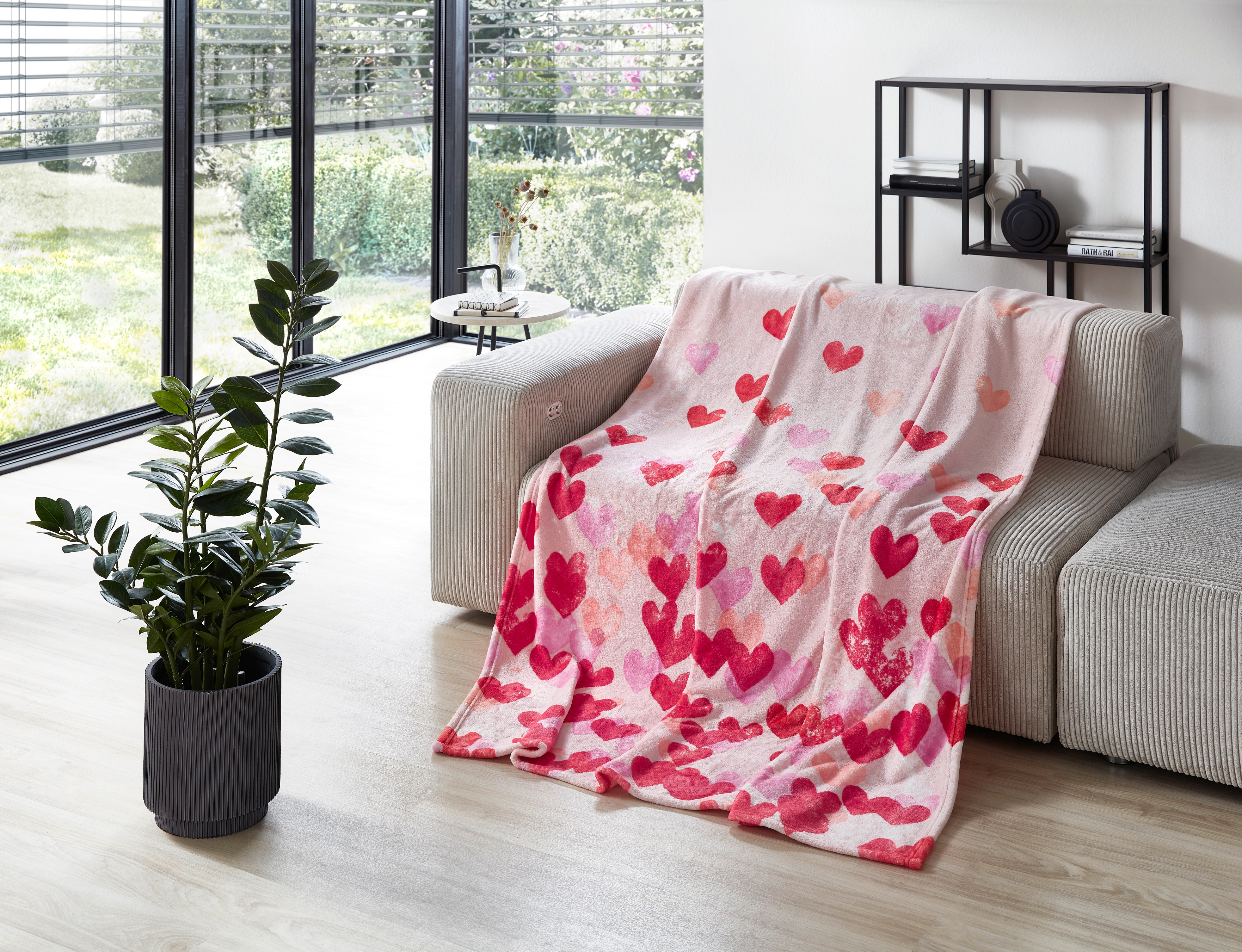 Dekor Kuscheldecke sortiert - versch. Ausf&uuml;hrungen-Herzen - Bild 1
