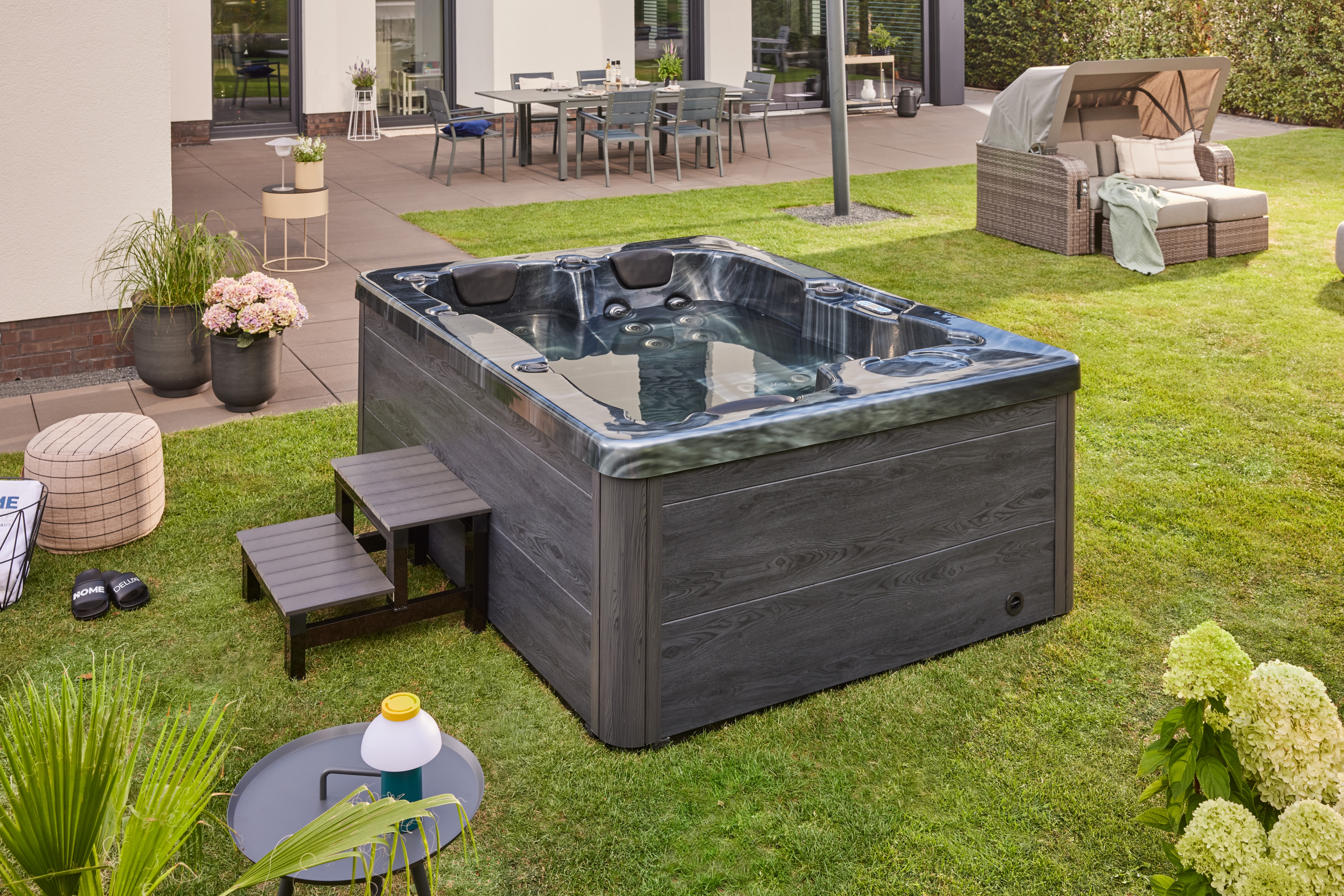 HOME DELUXE Outdoor Whirlpool BLACK MARBLE - Mit Treppe und Thermoabdeckung - Bild 1