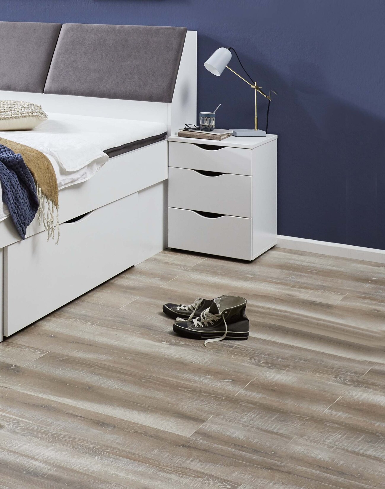 Relita – Nachtkonsole Maxi mit 3 Schubladen, Ausführung Dekor Weiß | 04250468572090