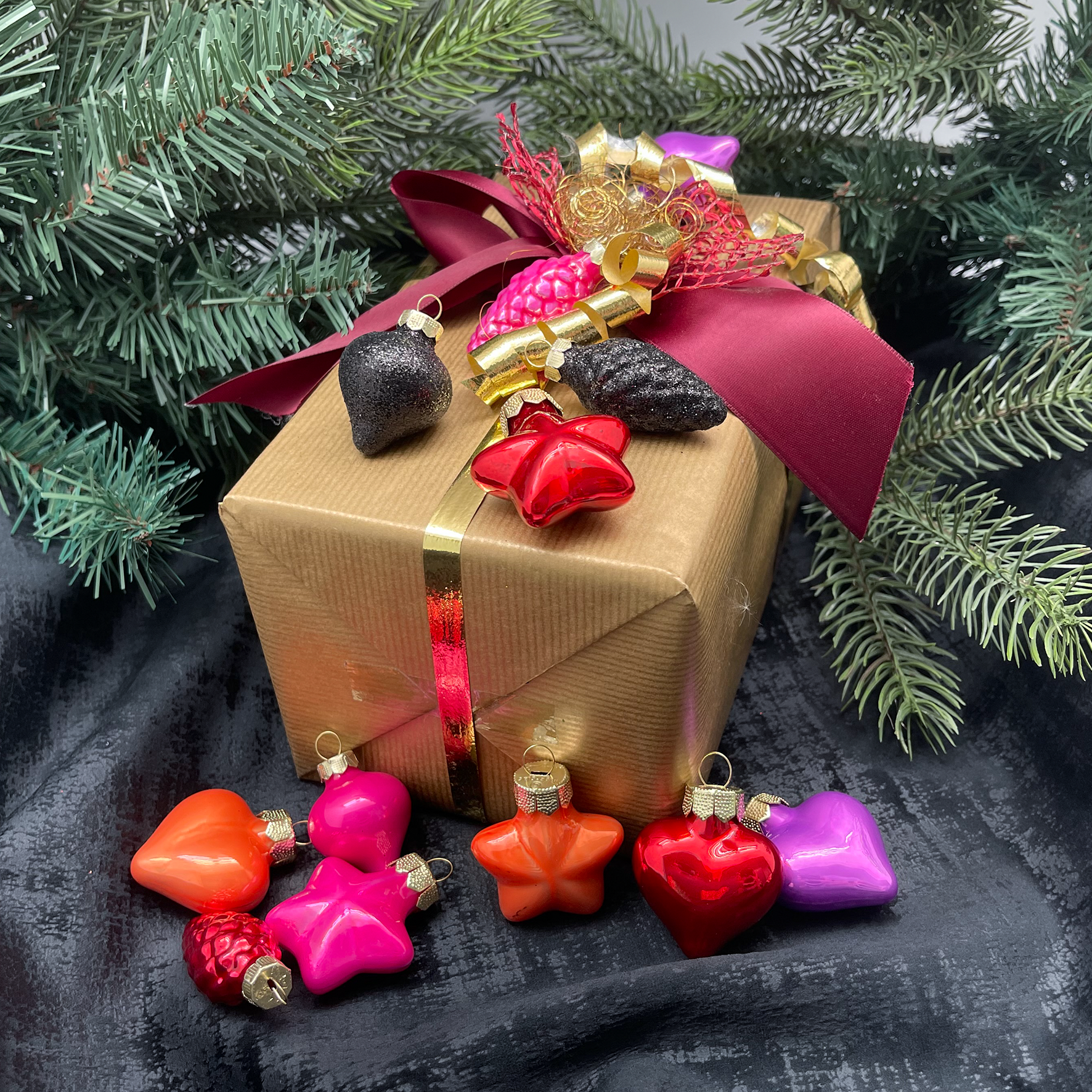 Kunststoff Kugelkoffer (rot & gold) - Bild 1