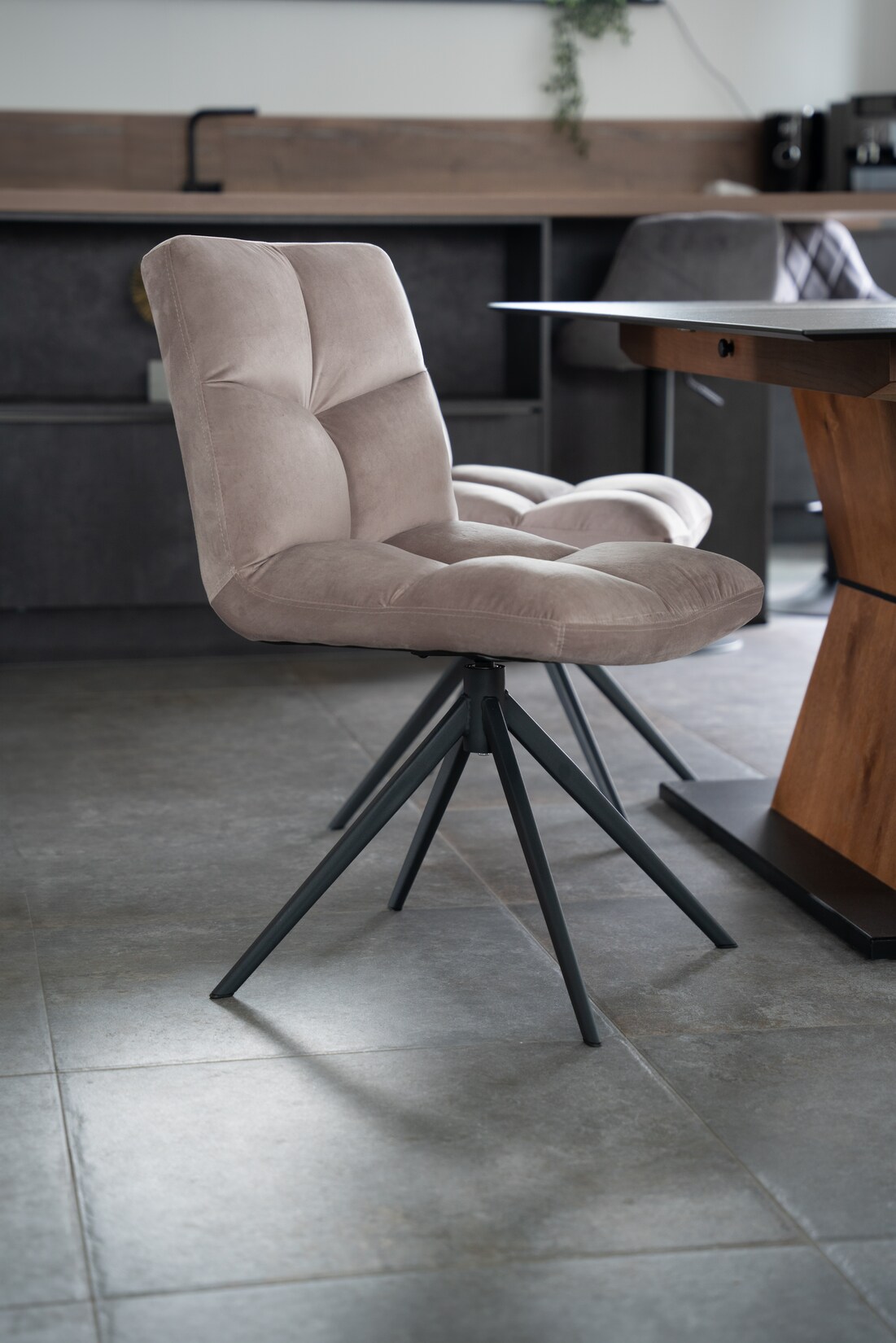 HOME DELUXE Esszimmerstuhl drehbar 8er Set NODA  – Samt Hellbraun | 04058166266576