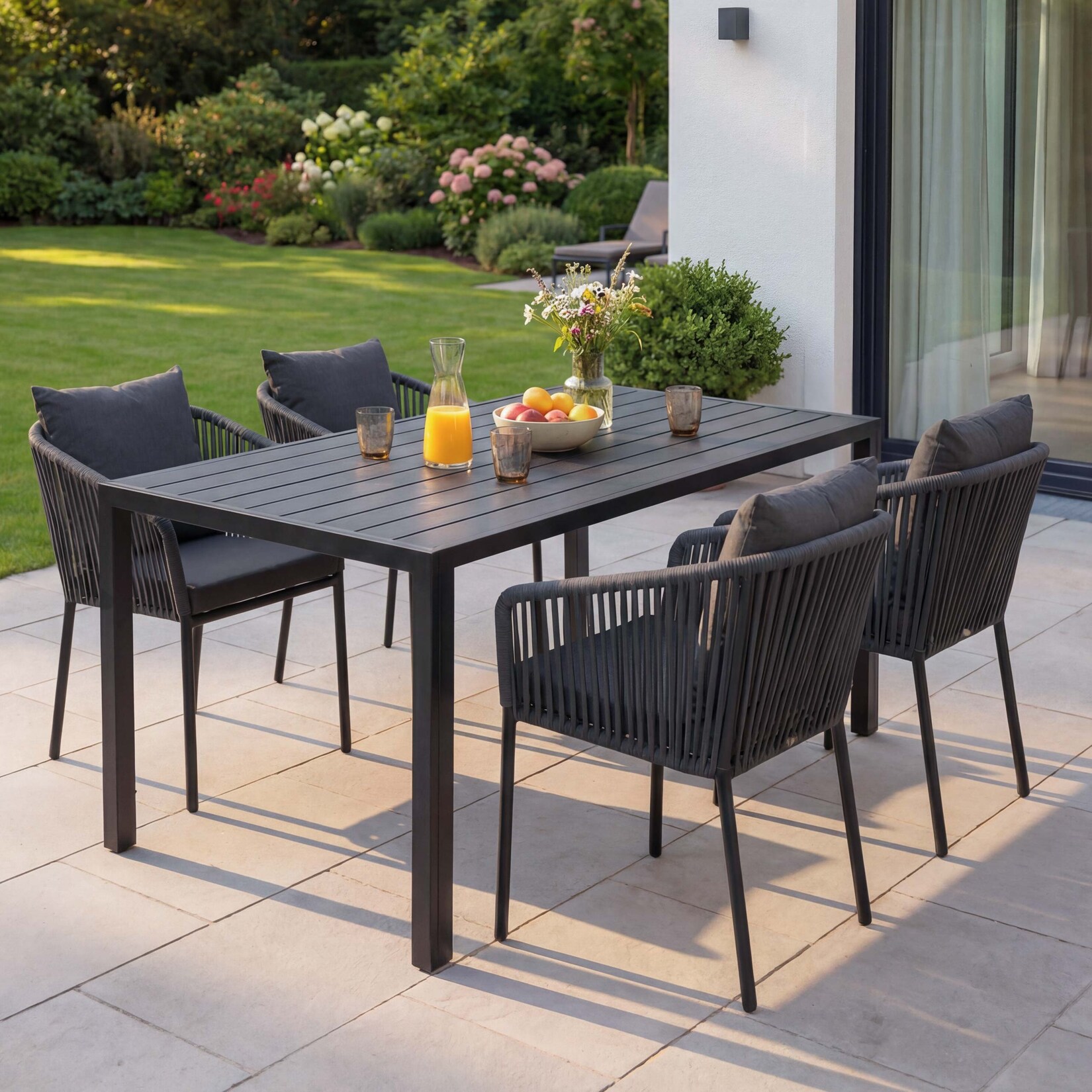 Gartengarnitur MCW-N41, Tisch+4xStuhl, wetterfest Alu 140x80cm, Seilgeflecht Rope ~ anthrazit, Kissen dunkelgrau