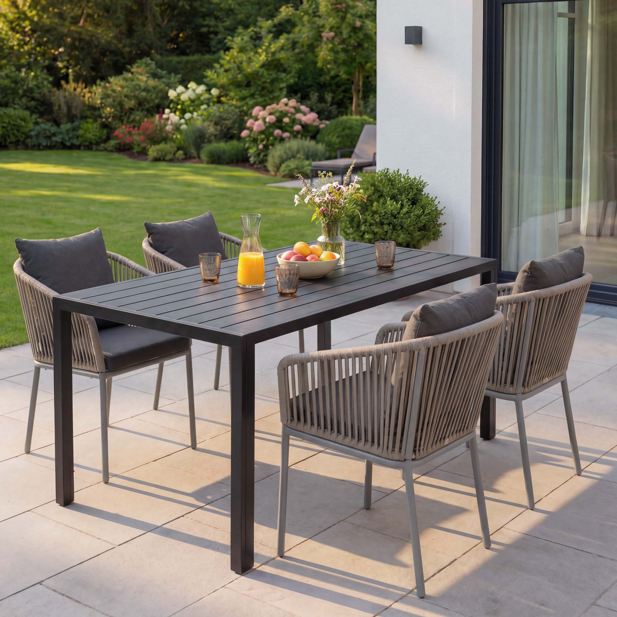 Gartengarnitur MCW-N41, Tisch+4xStuhl, wetterfest Alu 140x80cm, Seilgeflecht Rope ~ grau, Kissen dunkelgrau - Bild 1