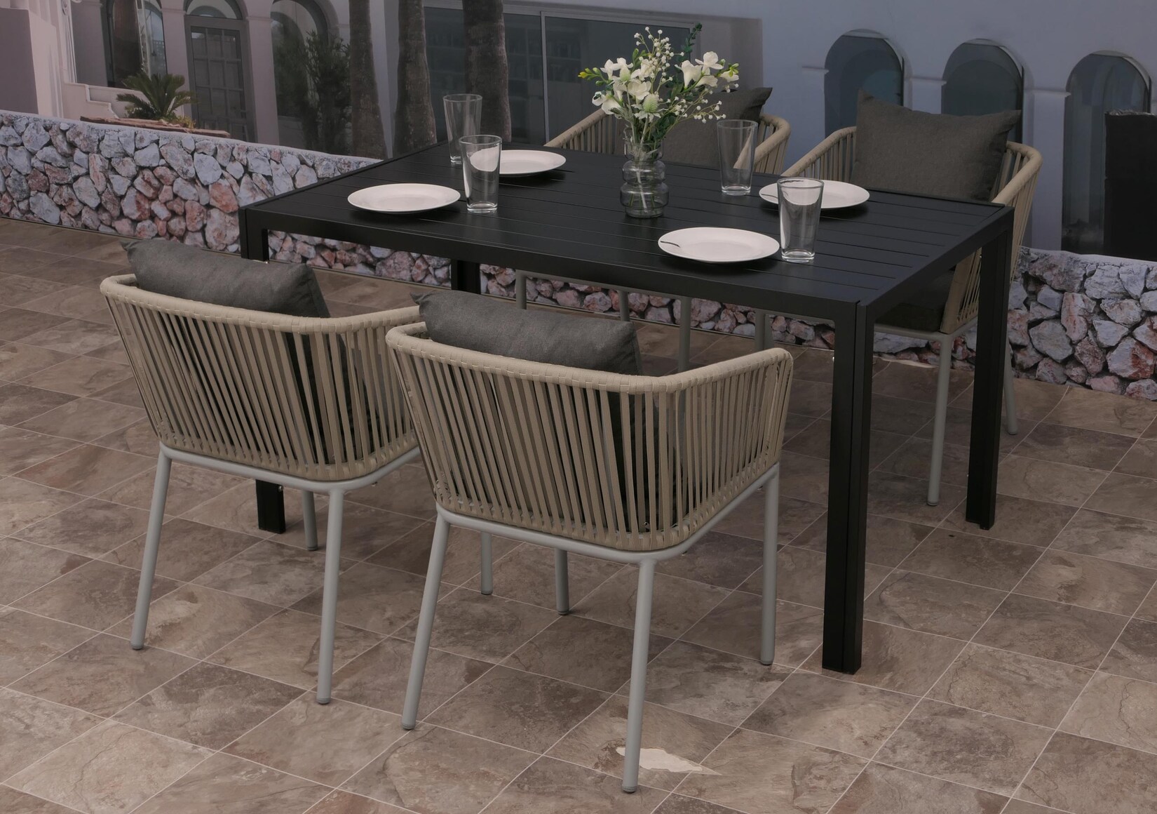 Gartengarnitur MCW-N41, Tisch+4xStuhl, wetterfest Alu 140x80cm, Seilgeflecht Rope ~ grau, Kissen dunkelgrau | 04057651705439