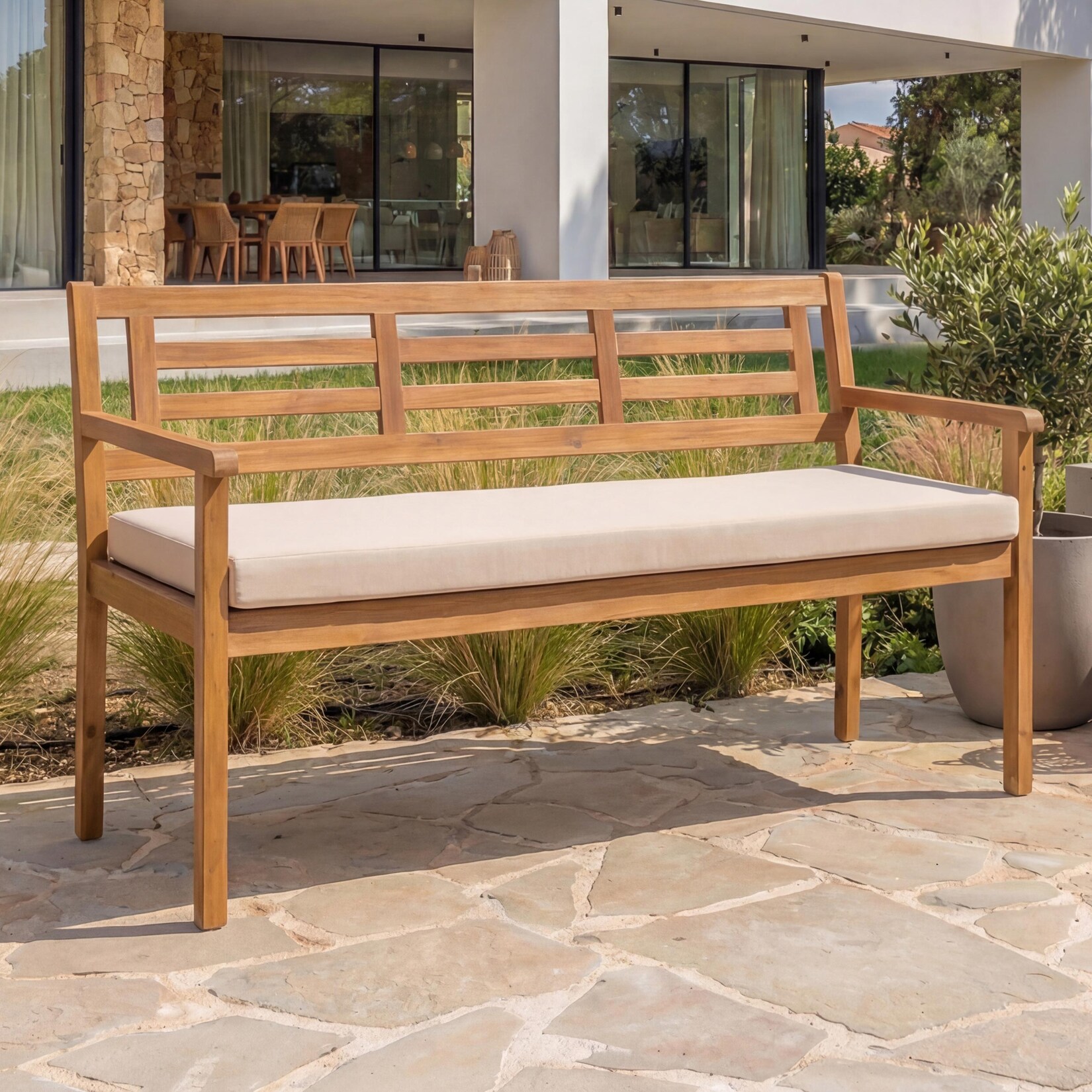 Gartenbank MCW-N47, Sitzbank Parkbank Holzbank, Massiv-Holz Akazie MVG-zertifiziert ~ Kissen creme-beige