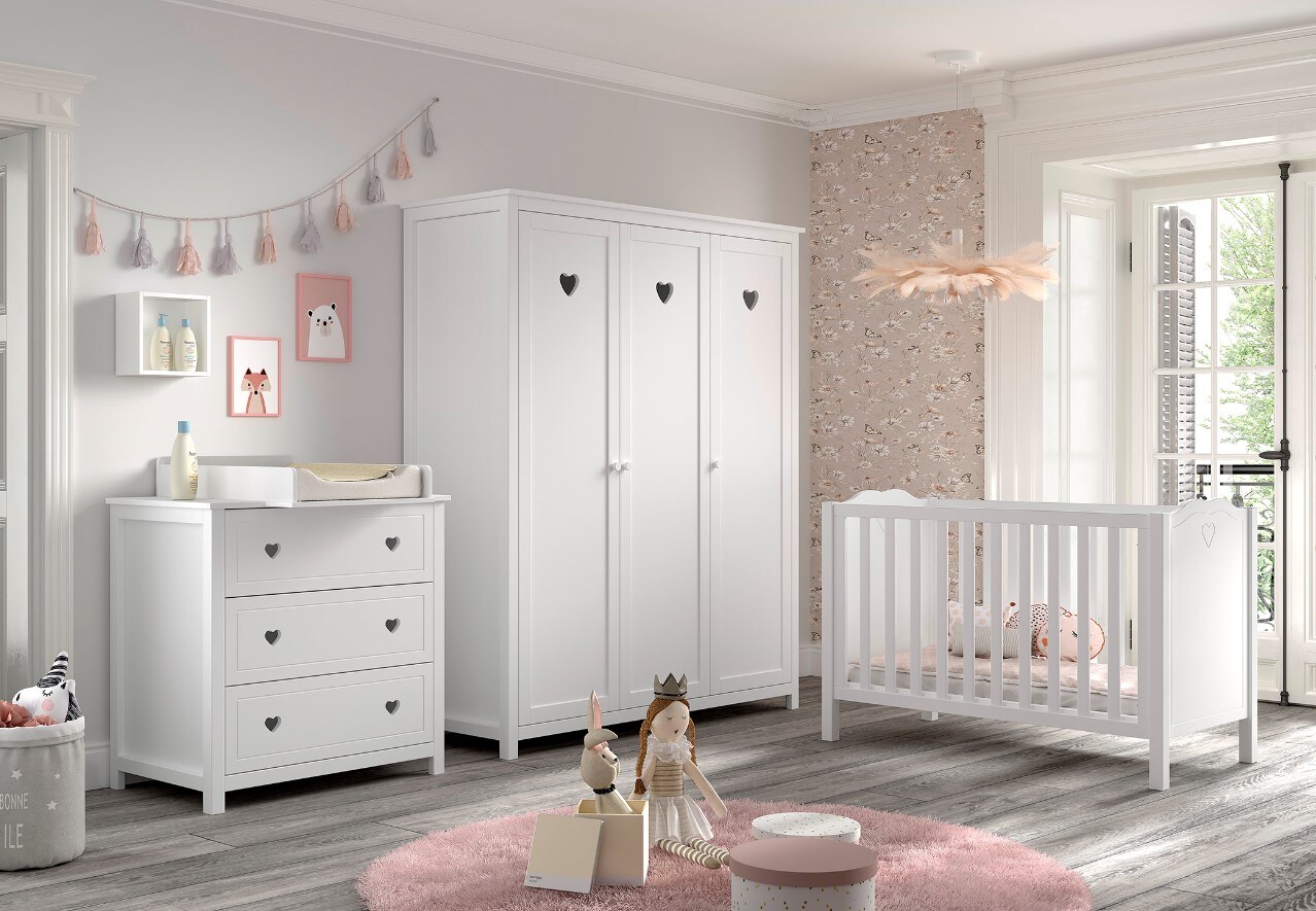 AMORI 4-tlg Set best. aus: Babybett 60×120 cm, Kommode m. 3 Schubladen, Wickelaufsatz, Kleiderschrank 3-trg., weiß lackiert | 05420070244091