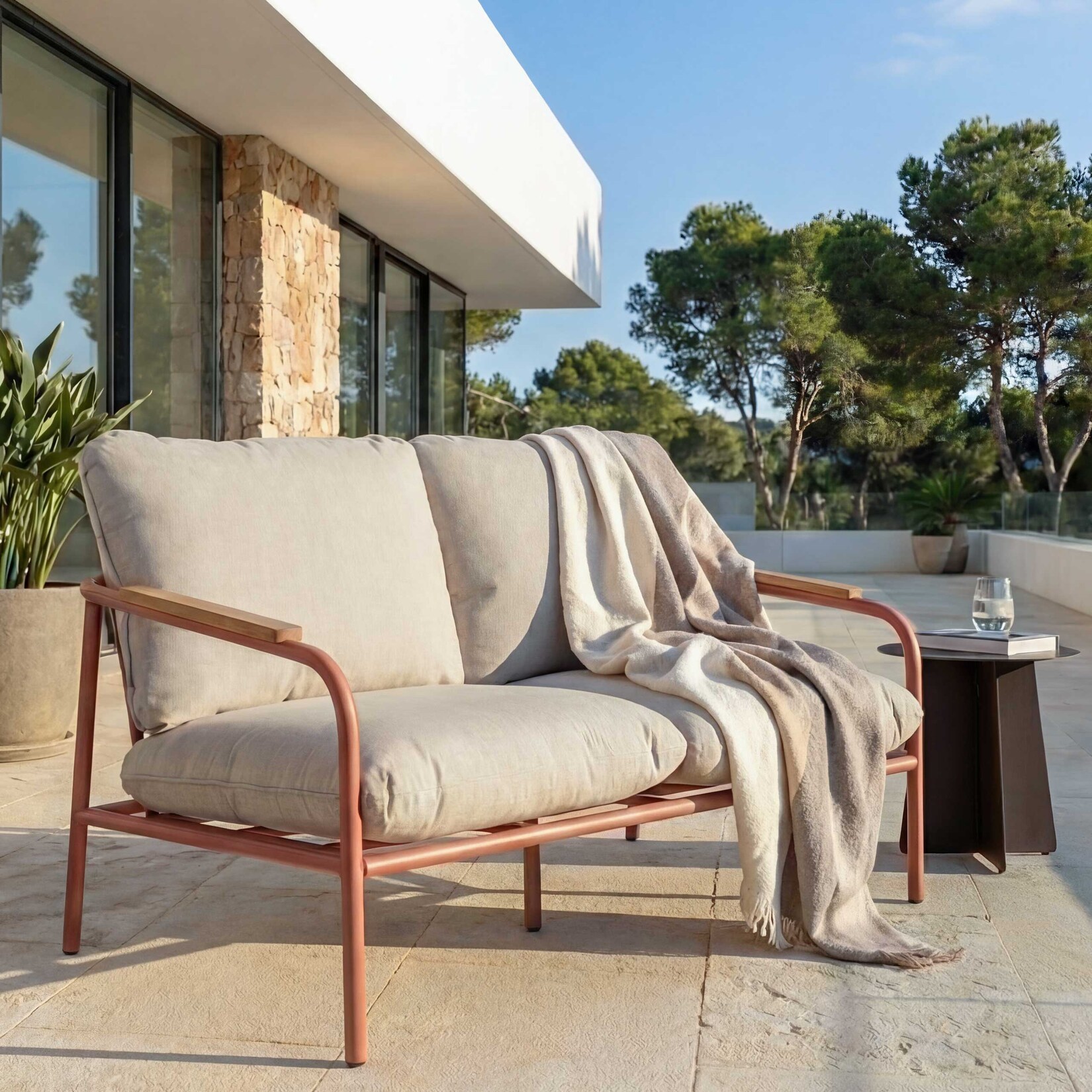 Aluminium-Gartenbank MCW-O11, Outdoor 2-Sitzer Sitzbank Sofa, Olefin Stoff (205 g/m²) 125cm ~ terrakotta Polster beige
