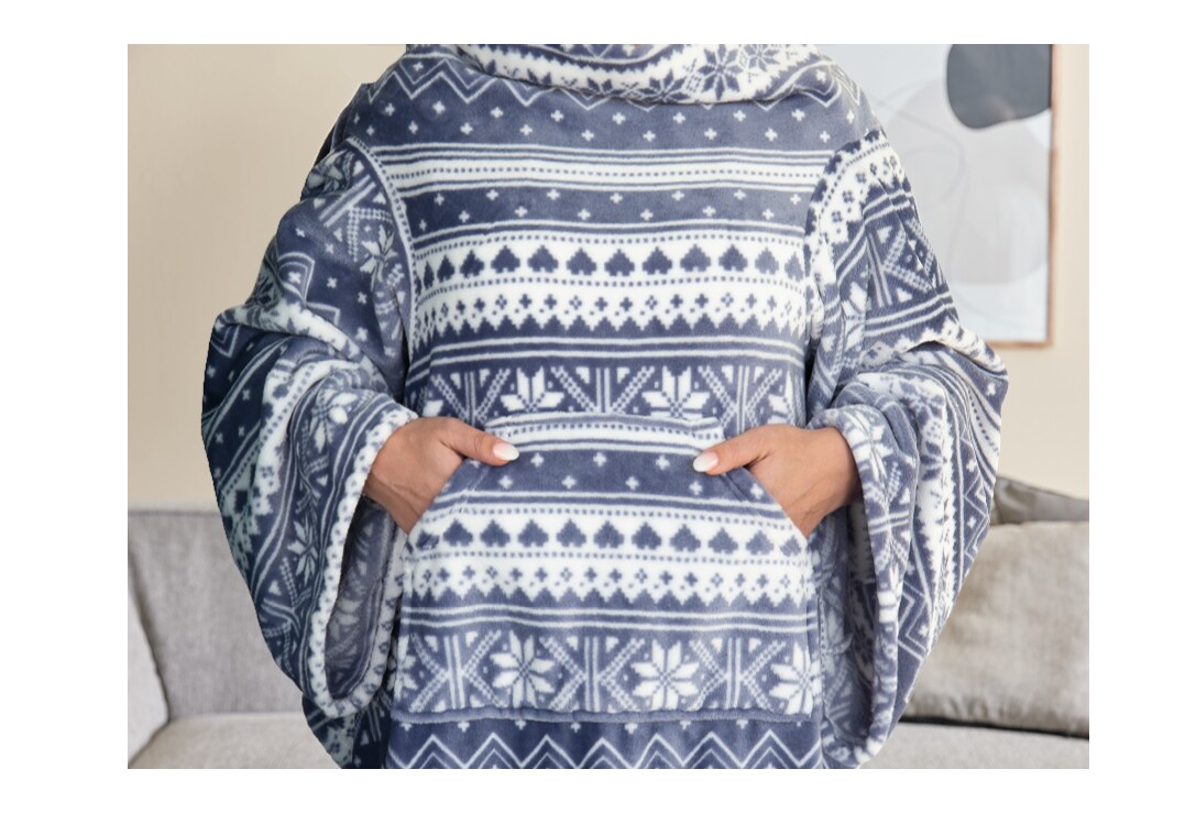 Dekor Kuscheldecke mit &Auml;rmeln - Wintermotiv Blau-Wei&szlig; - Bild 1