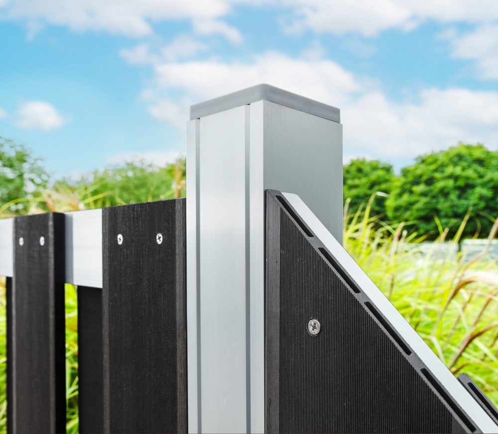 WPC-Sichtschutzzaun CARMENO Pfosten mit Kappe, ca. 68 x 68 x 185 cm - Schwarz - Bild 1