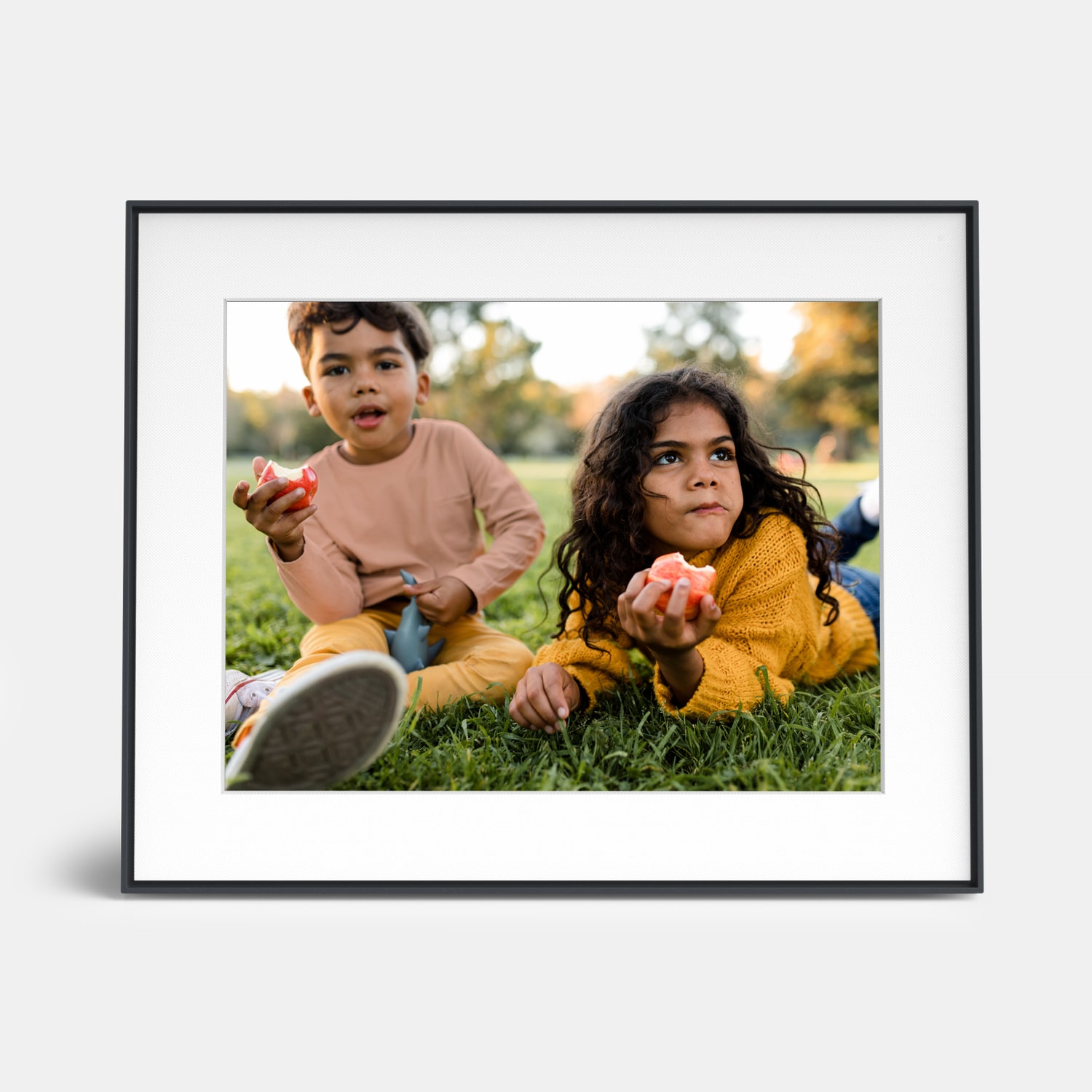 Walden by Aura Intelligenter digitaler Bilderrahmen 15 Zoll HD WLAN Ink with Textured Mat - Bild 1