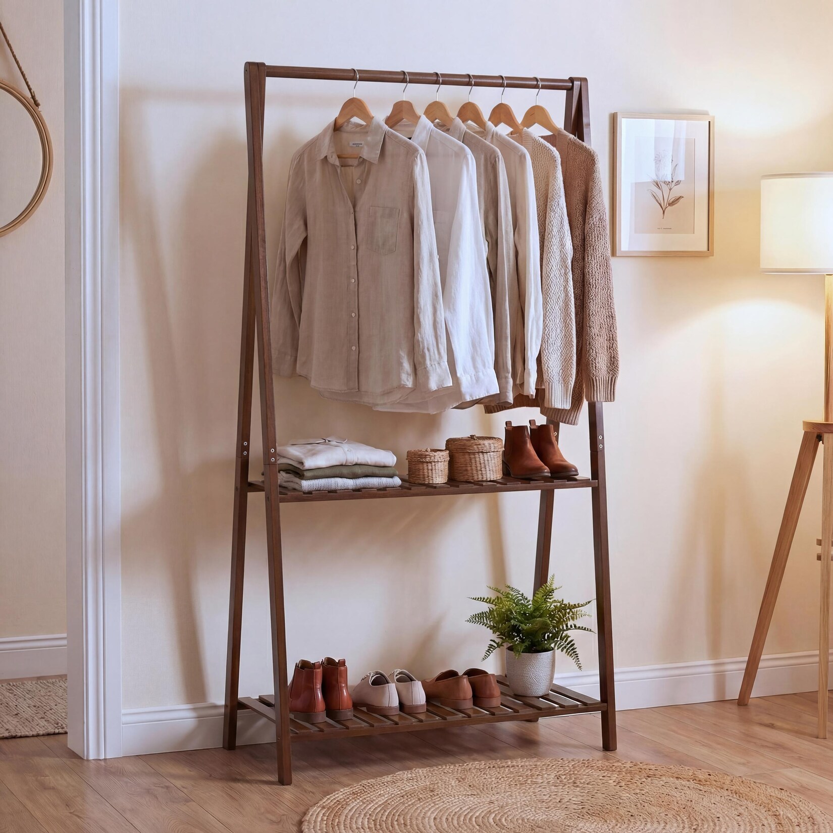Bambus Standgarderobe MCW-Q32, Garderobenständer Kleiderständer Schuhregal, Stange 2 Ablagen 130x70x44cm ~ braun