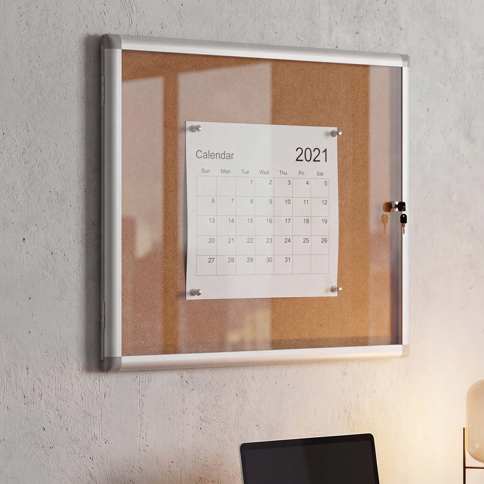 Schaukasten MCW-Q51, Memoboard Pinnwand mit Korkoberfläche, Aluminium abschließbar inkl. Zubehör 65x68x7cm