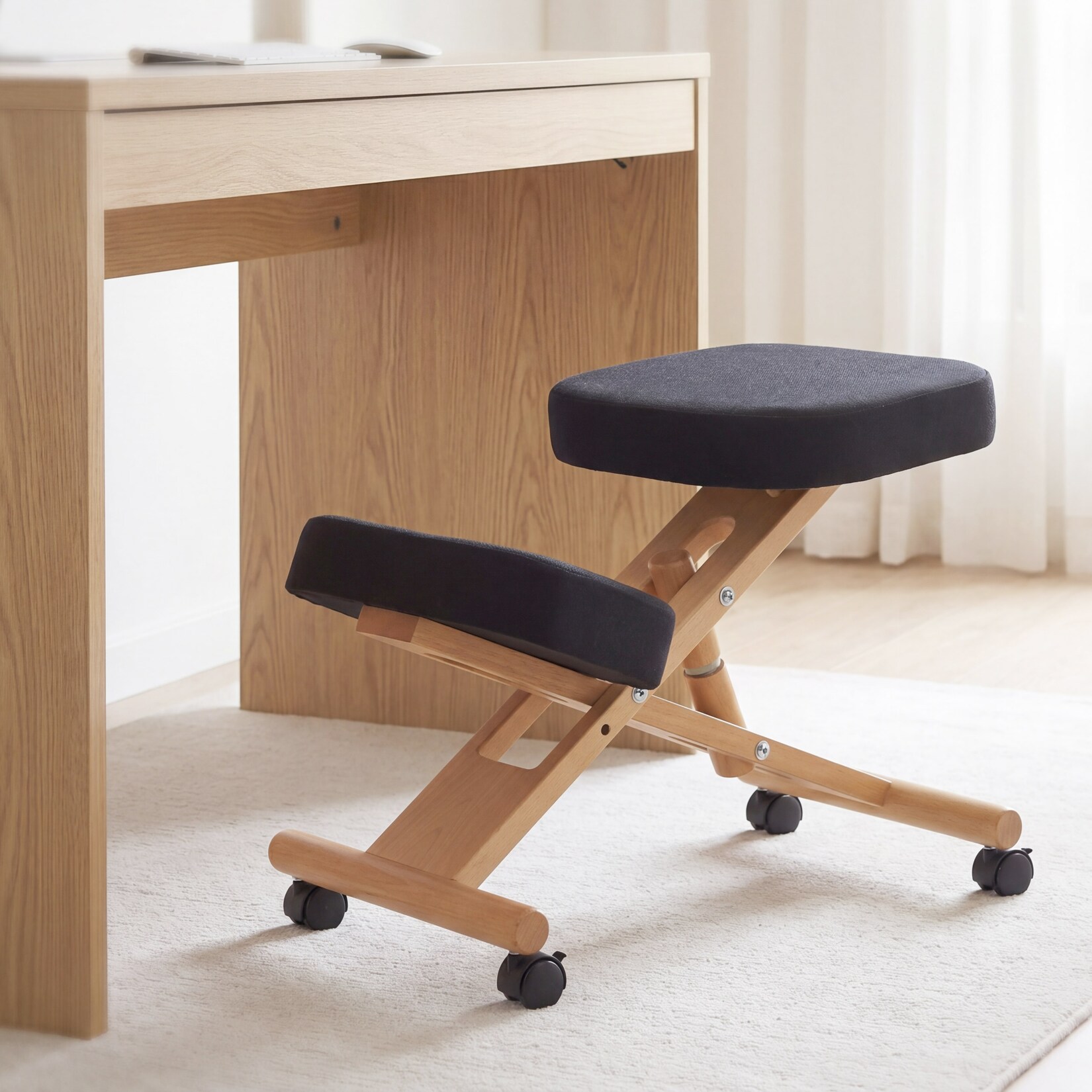 Kniestuhl MCW-Q46, Sitz-/Kniehocker höhenverstellbar Rollen Stoff/Textil (200g/m²) Holz ~ schwarz