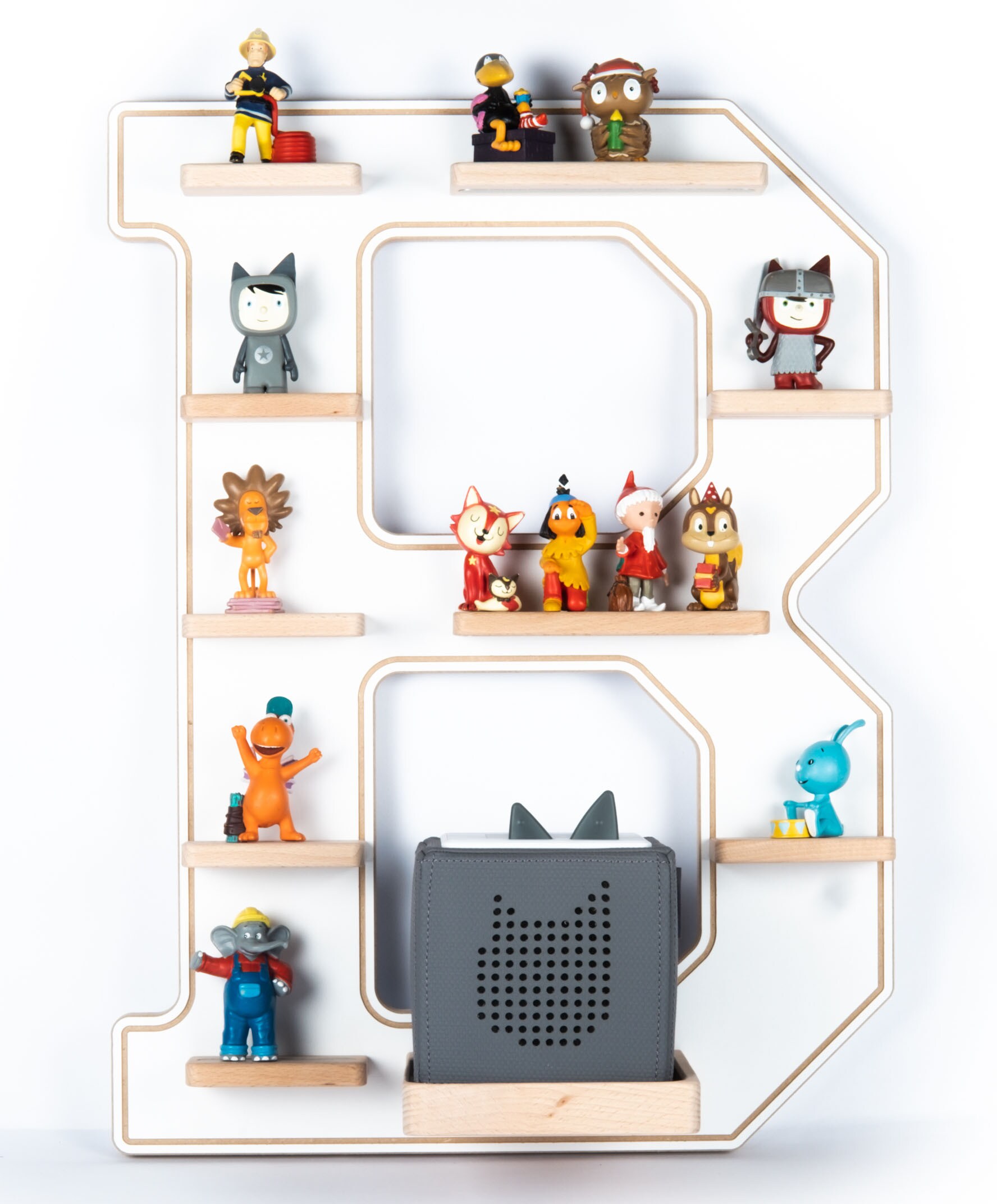 BOARTI Kinderregal Buchstabe B | h&auml;ngend f&uuml;r Toniebox und Tonie Figuren | platzsparendes Regal | Ma&szlig;e H. 54 x B. 41 x T. 19 | Wandregal Musikbox Figuren Aufbewahrung Magneteins&auml;tzen | Aufbewahrungsregal Holz - Bild 1