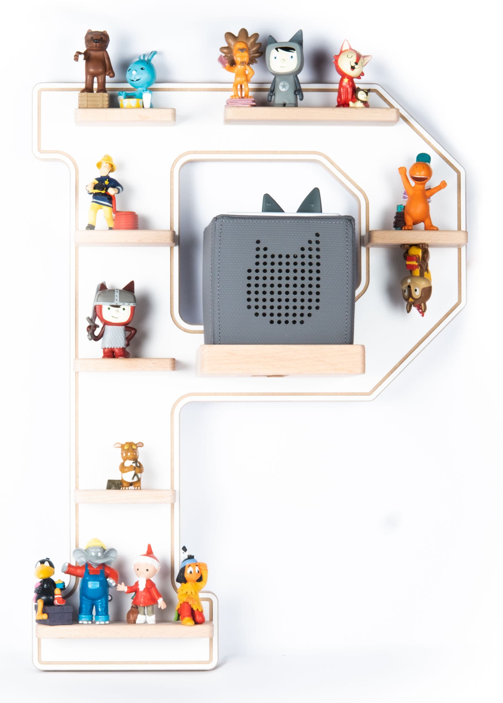 BOARTI Kinderregal Buchstabe P | h&auml;ngend f&uuml;r Toniebox und Tonie Figuren | platzsparendes Regal | H. 54 x B. 40 x T. 19 | Wandregal Musikbox und Figuren Aufbewahrung Magneteins&auml;tzen | Aufbewahrungsregal Holz - Bild 1