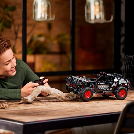 LEGO Konstruktionsspielzeug Technic Audi RS Q e-tron online kaufen