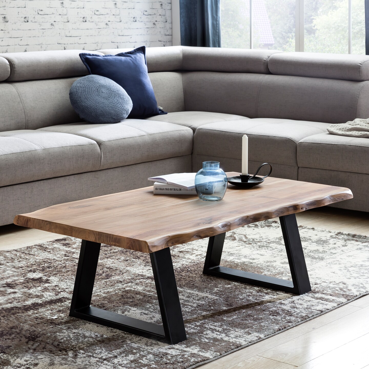 Couchtisch Akazie Massiv 115cm Rechteckiger Wohnzimmertisch Baumkante Metallkufe
