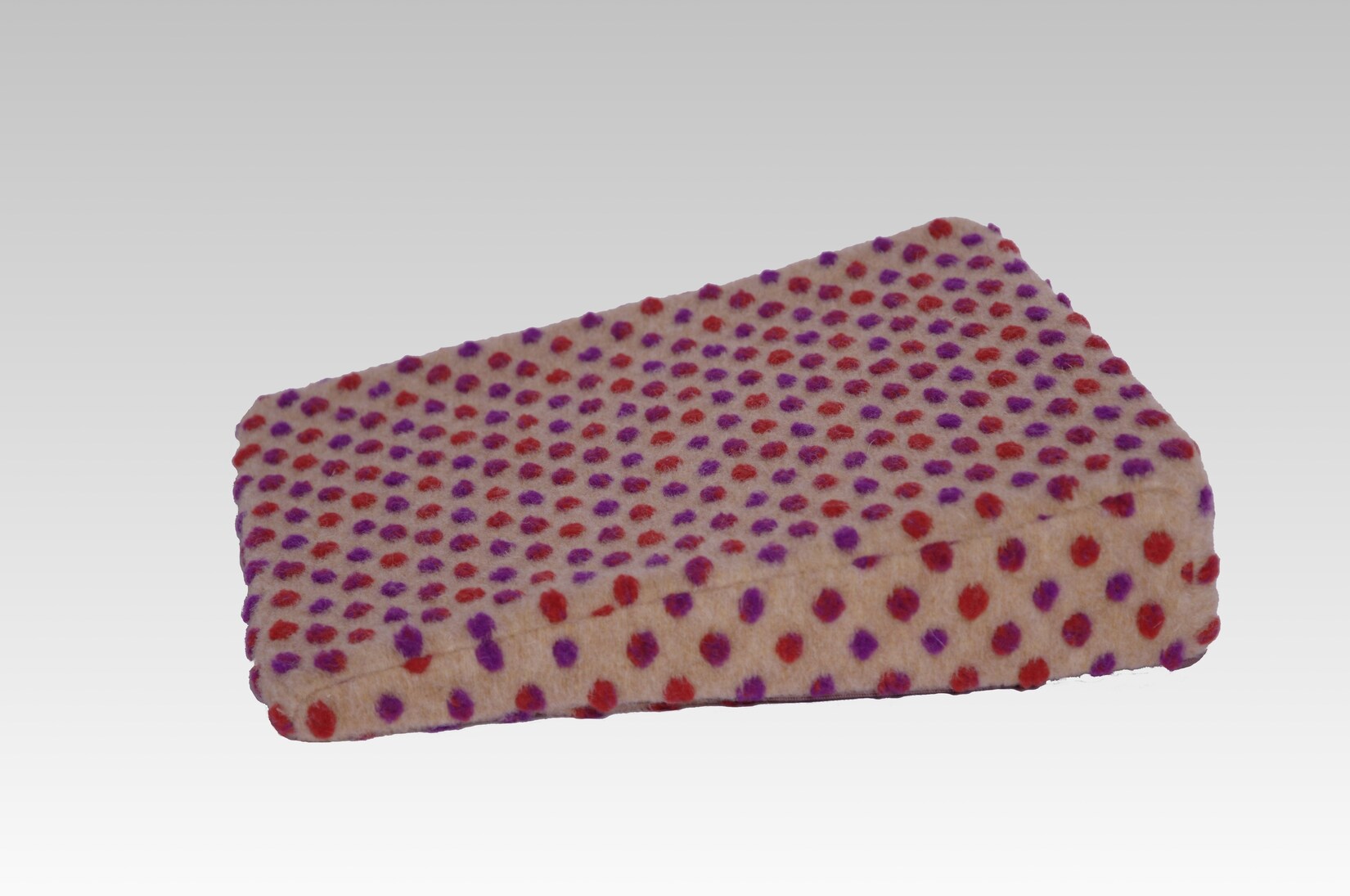 Linke Licardo Keilkissen Aufstehhilfe Wolle Noppen 40 x 40 x 10/6 cm