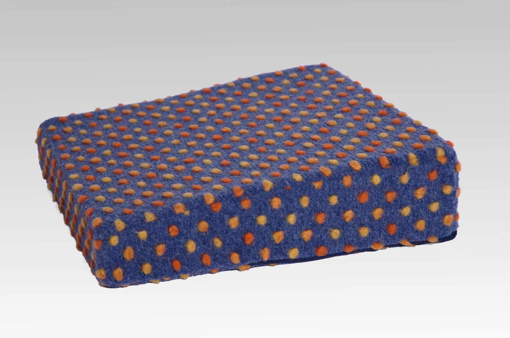 Linke Licardo Keilkissen Aufstehhilfe Wolle Noppen 40 x 40 x 10/6 cm
