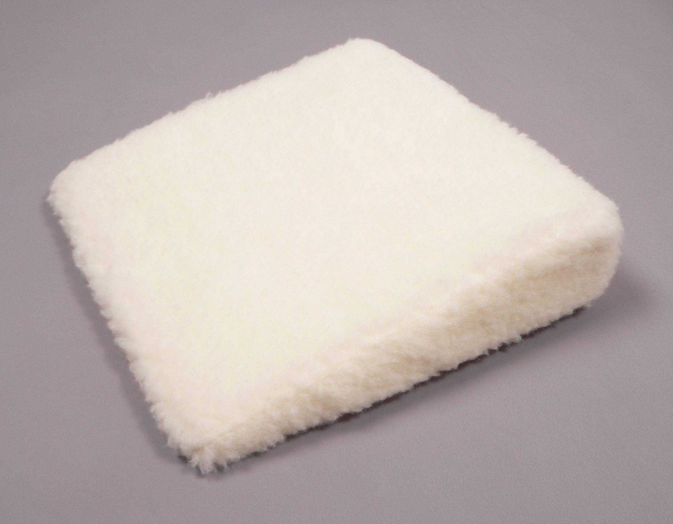 Linke Licardo Keilkissen Therapiekeil Wolle 40 x 40 x8/1 cm - Bild 1