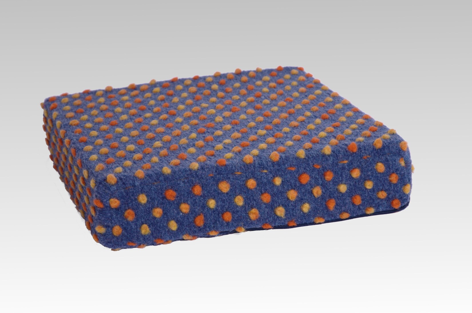 Linke Licardo Sitzkissen Sitzerhöhung Wolle Noppen blau 40/40/10 cm