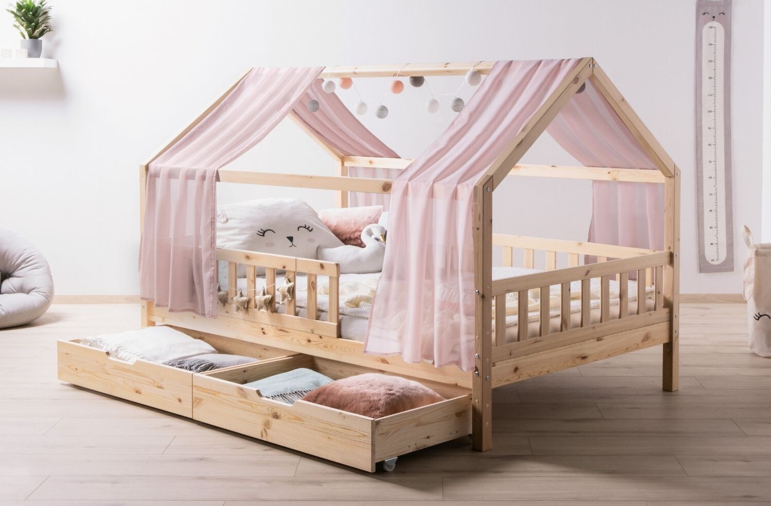 TiCAA TiCAA Kinderbett Hausbett mit Tüll Kim 90x200 cm, 100x200 cm, 120x200 cm, 140x200 cm für Jungen & Mädchen, inkl. Rolllattenrost, …