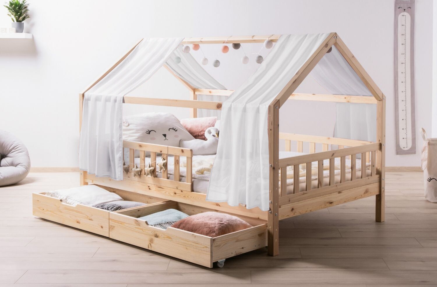 TiCAA TiCAA Kinderbett Hausbett mit Tüll Kim 90x200 cm, 100x200 cm, 120x200 cm, 140x200 cm für Jungen & Mädchen, inkl. Rolllattenrost, …