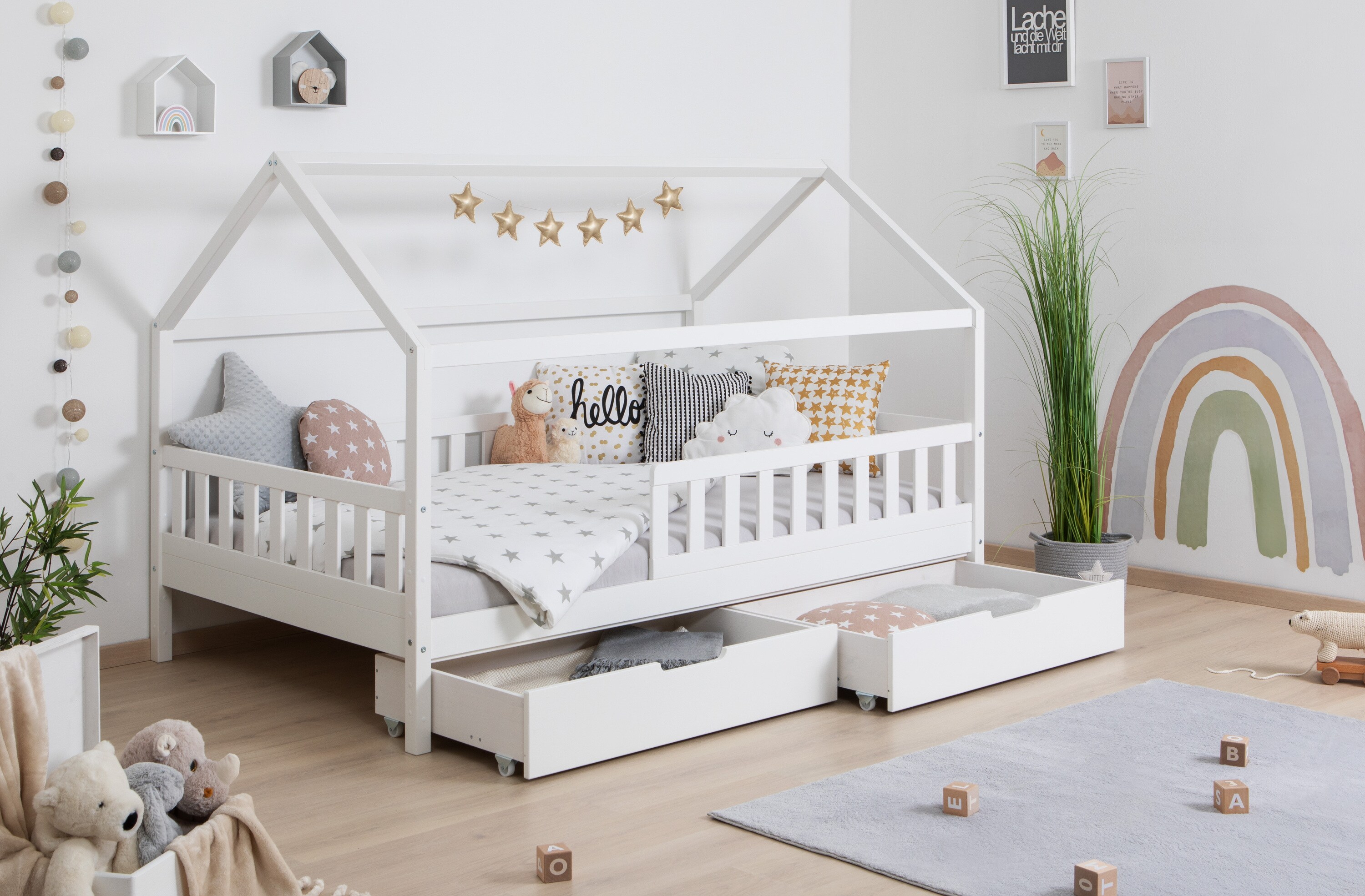 TiCAA Kinderbett Hausbett Montessori Kay 90x200, 100x200 cm, 120x200 cm, 140x200 f&uuml;r Jungen & M&auml;dchen mit  Schubladen, Rausfallschutz & Rolllattenrost - aus Kiefer Massivholz f&uuml;r Kinderzimmer - Bild 1