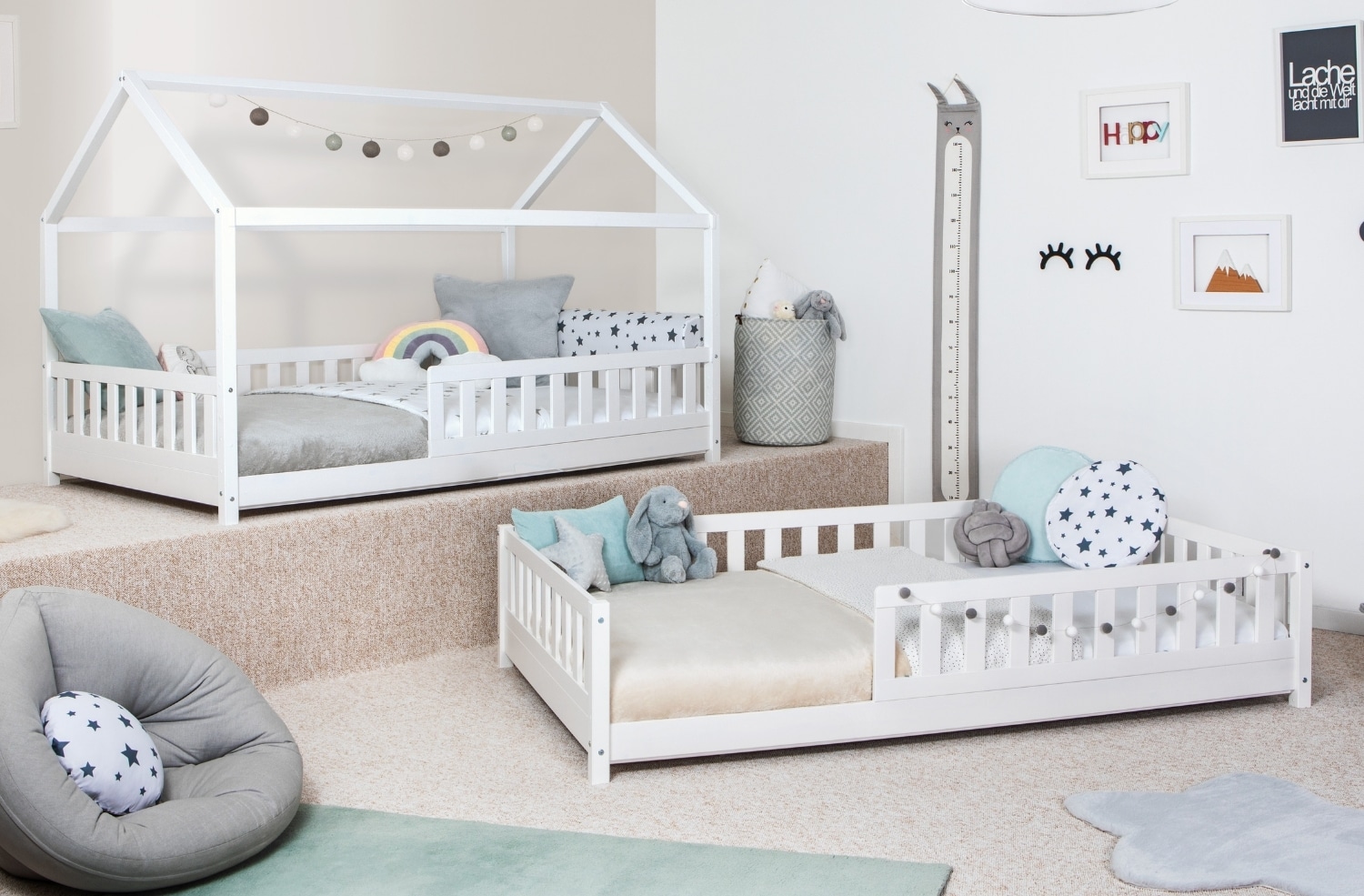 TiCAA 2 in 1 TiCAA Hausbett Bodenbett wandelbar mit abnehmbaren Dach Duo  90x200 cm, 100x200 cm, 120x200 cm, 140x200 f&uuml;r Jungen & M&auml;dchen, inkl. Rolllattenrost, Rausfallschutz variabel, Montessori  Bett wei&szlig; aus Kiefer Massivholz - Bild 1