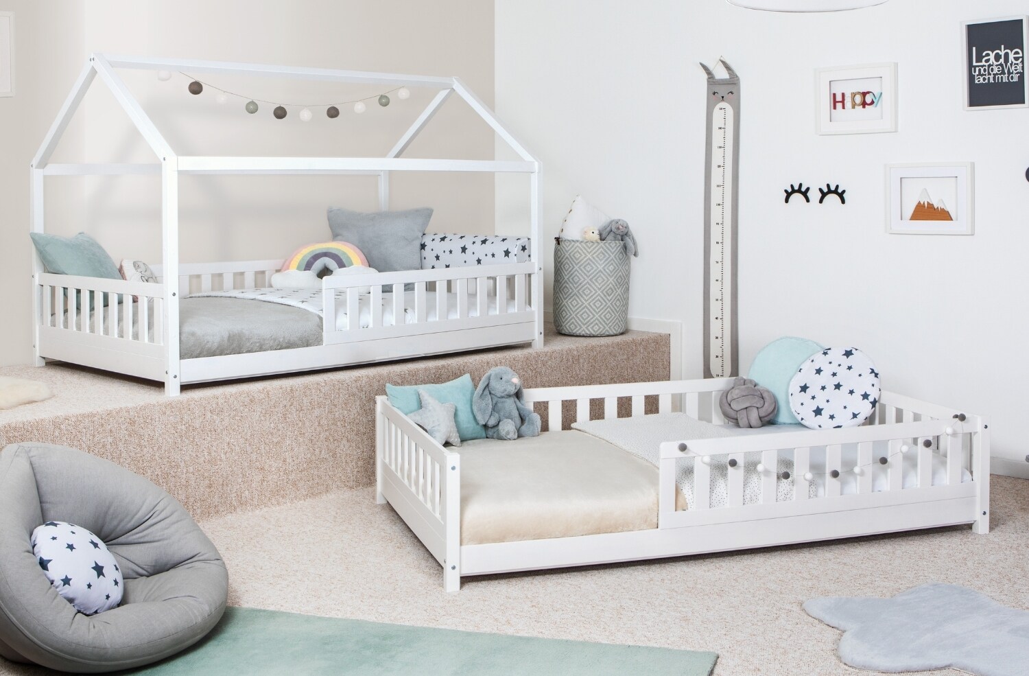 TiCAA 2 in 1 TiCAA Hausbett Bodenbett wandelbar mit abnehmbaren Dach Duo  90x200 cm, 100x200 cm, 120x200 cm, 140x200 f&uuml;r Jungen & M&auml;dchen, inkl. Rolllattenrost, Rausfallschutz variabel, Montessori  Bett wei&szlig; aus Kiefer Massivholz - Bild 1