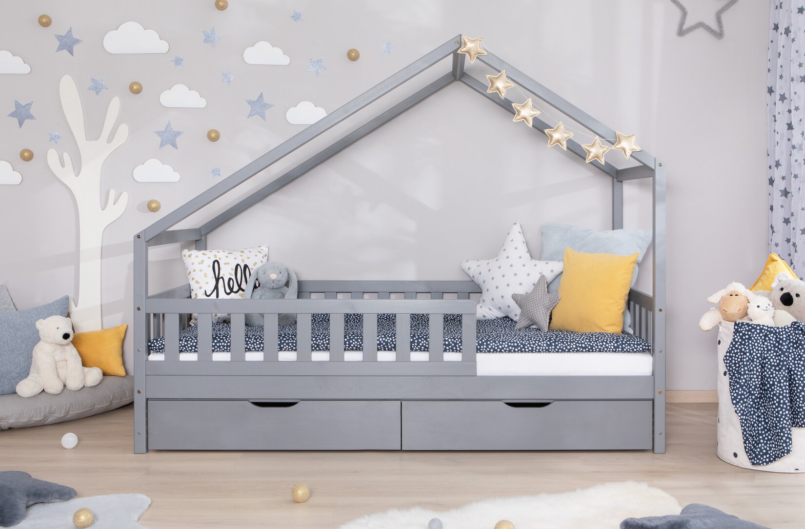 TiCAA TiCAA Hausbett Bodenbett wandelbar mit asymmetrischem Dach „Lou“ 90/100/120/140×200 cm für Jungen & Mädchen, inkl. Rolllattenrost, Schubladen & Rausfallschutz, Montessori Bett aus Kiefer Massivholz | 04251105973317