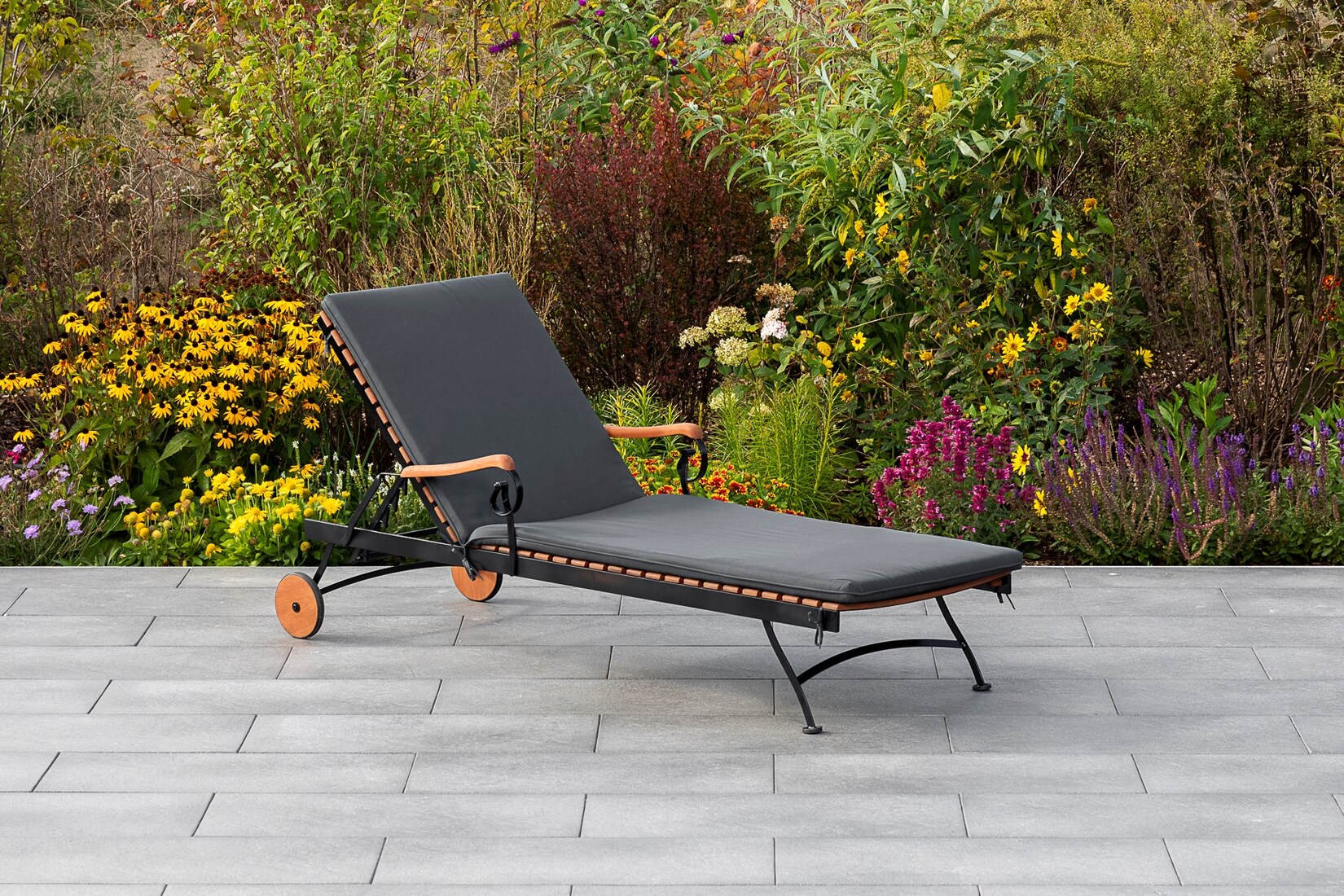 Merxx Schlossgarten Liege | 04033662242538