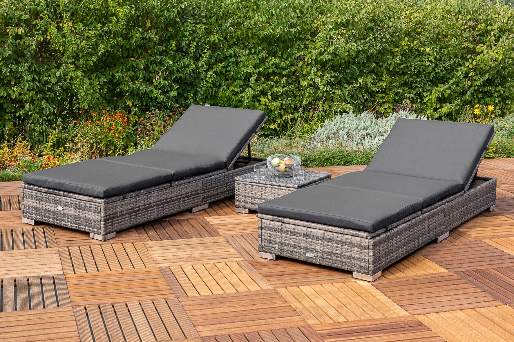 Merxx 5 teiliges Multiliegen-Set | 2 verstellbare Gartenliegen, Auflagen, Hocker - Bild 1