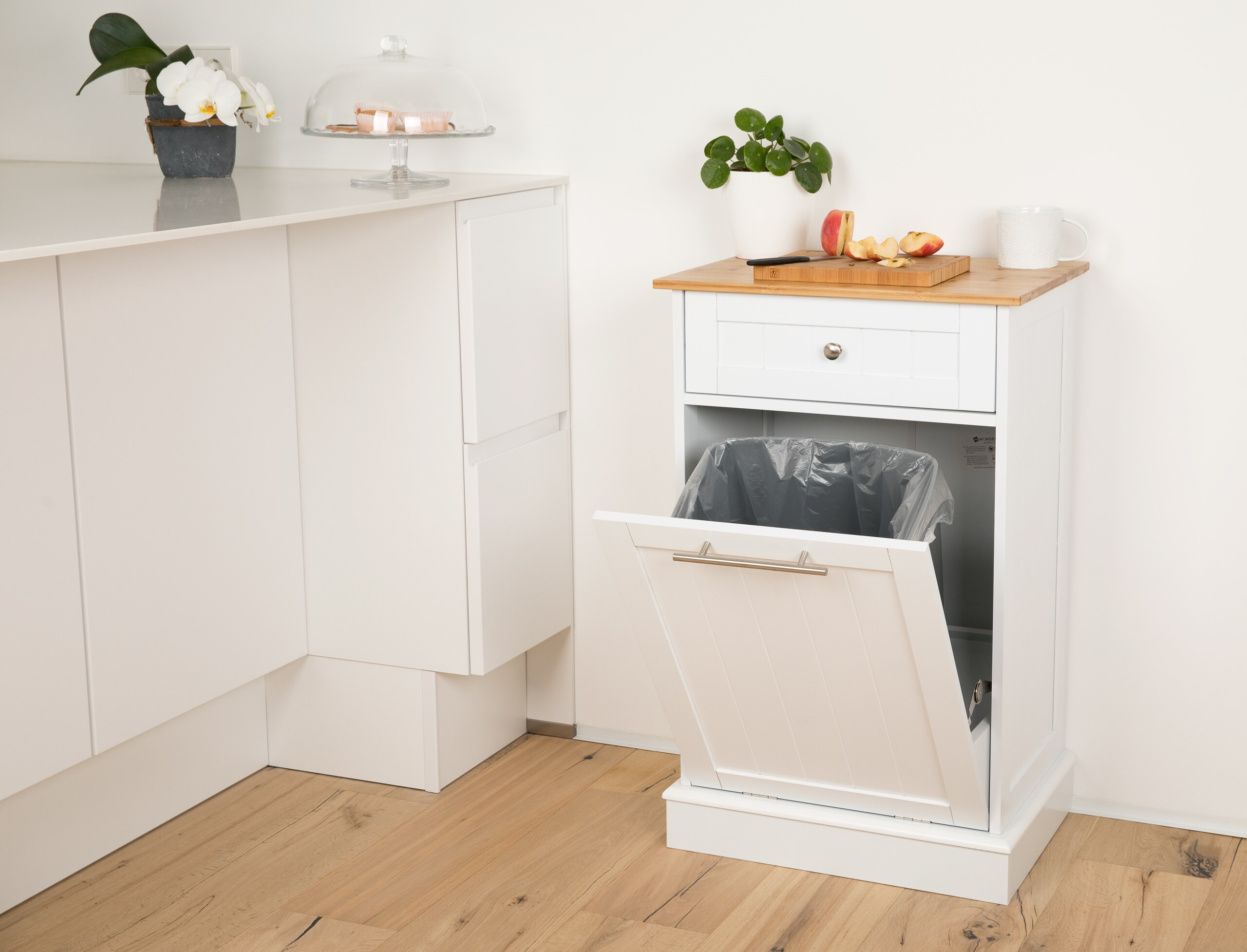 WONDERMAKE® Wäscheschrank hoch oder Mülleimer-Schrank aus Holz / Bambus, Wäschesammler Hochschrank für Badezimmer oder Küche ausklappbar mit Schublade, 51 x 37 x 82 cm, weiß online kaufen bei Netto