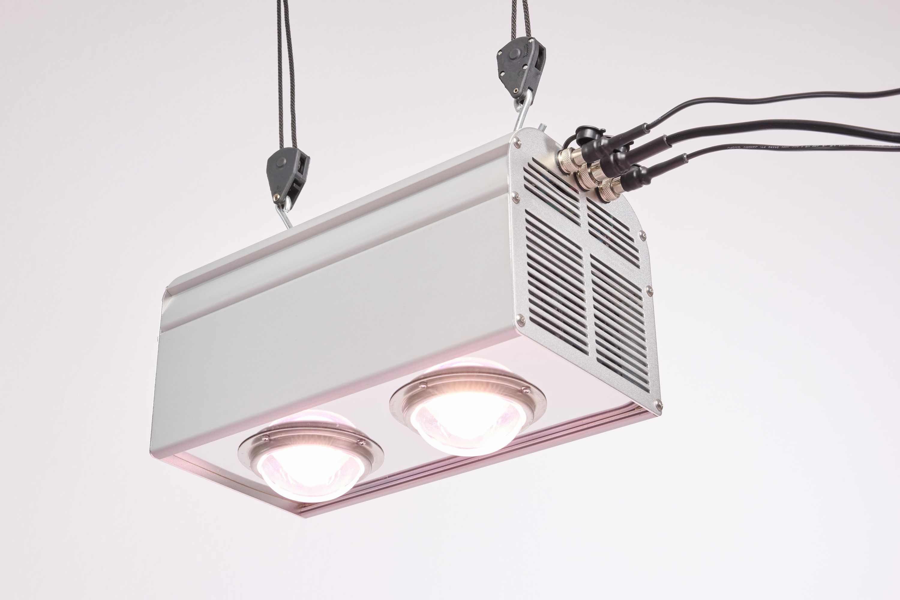 Venso EcoSolutions CANNA BULB 240, LED Pflanzenlampe, 240 Watt Grow Lampe Cannabis mit Vollspektrum LED + Infrarot, f&uuml;r 4-6 Pflanzen, Abstrahlwinkel 120&deg; - Bild 1