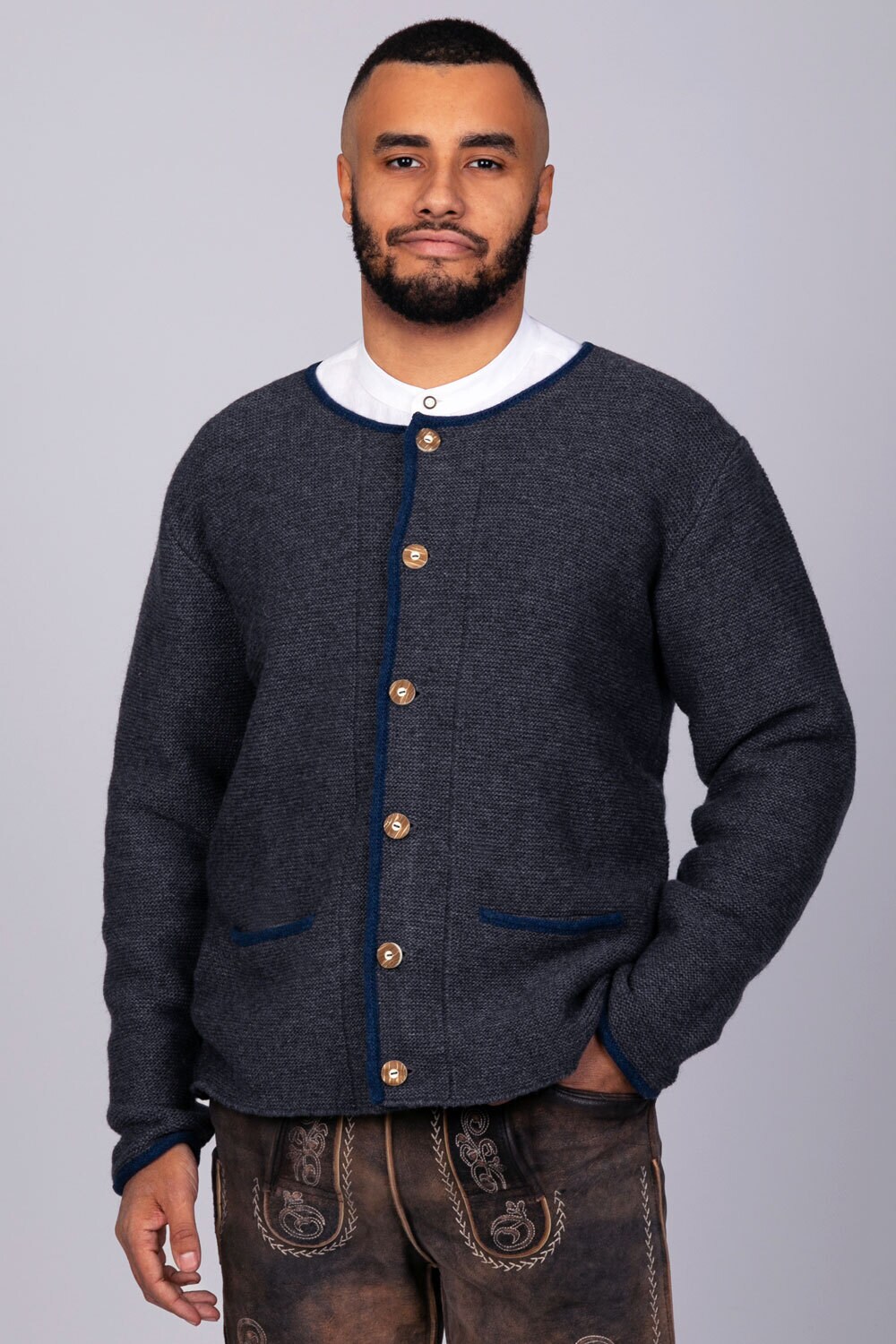Trachten Strickjacke Felix anthrazit | 04262419960405